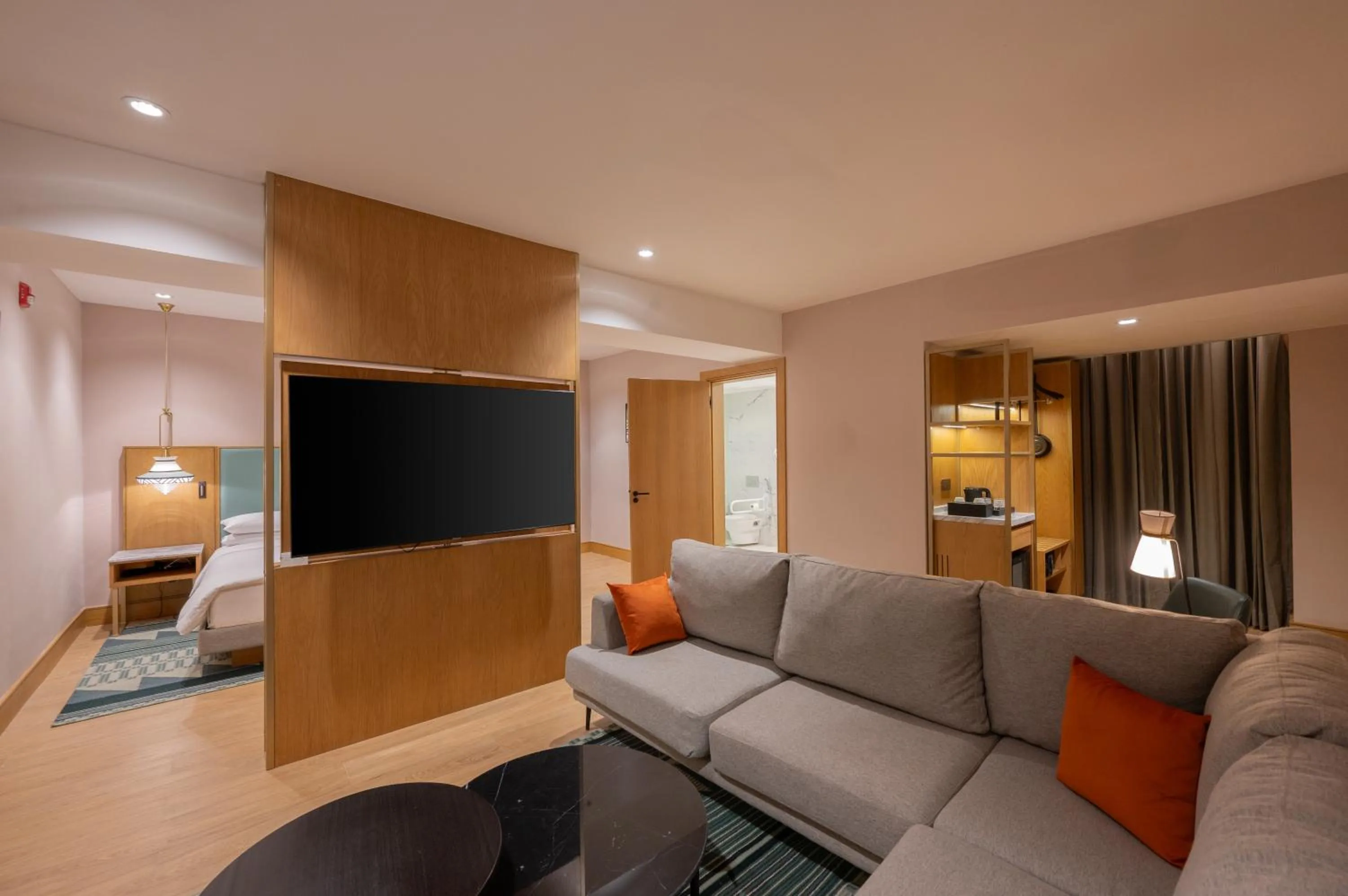 Living room, Bed in Hyatt Regency Nairobi Westlands