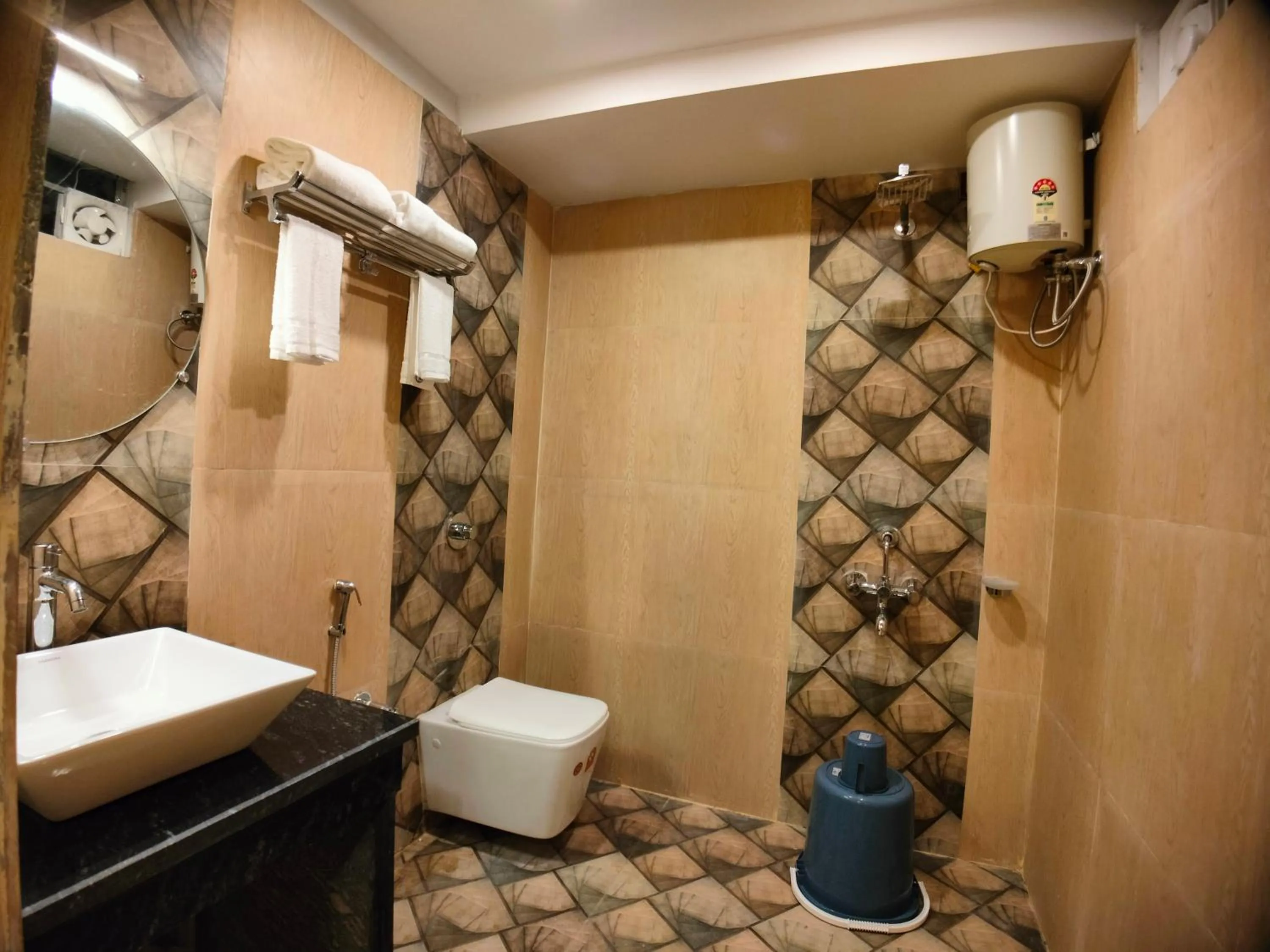 Shower in THE PELICAN BEACH RESORT