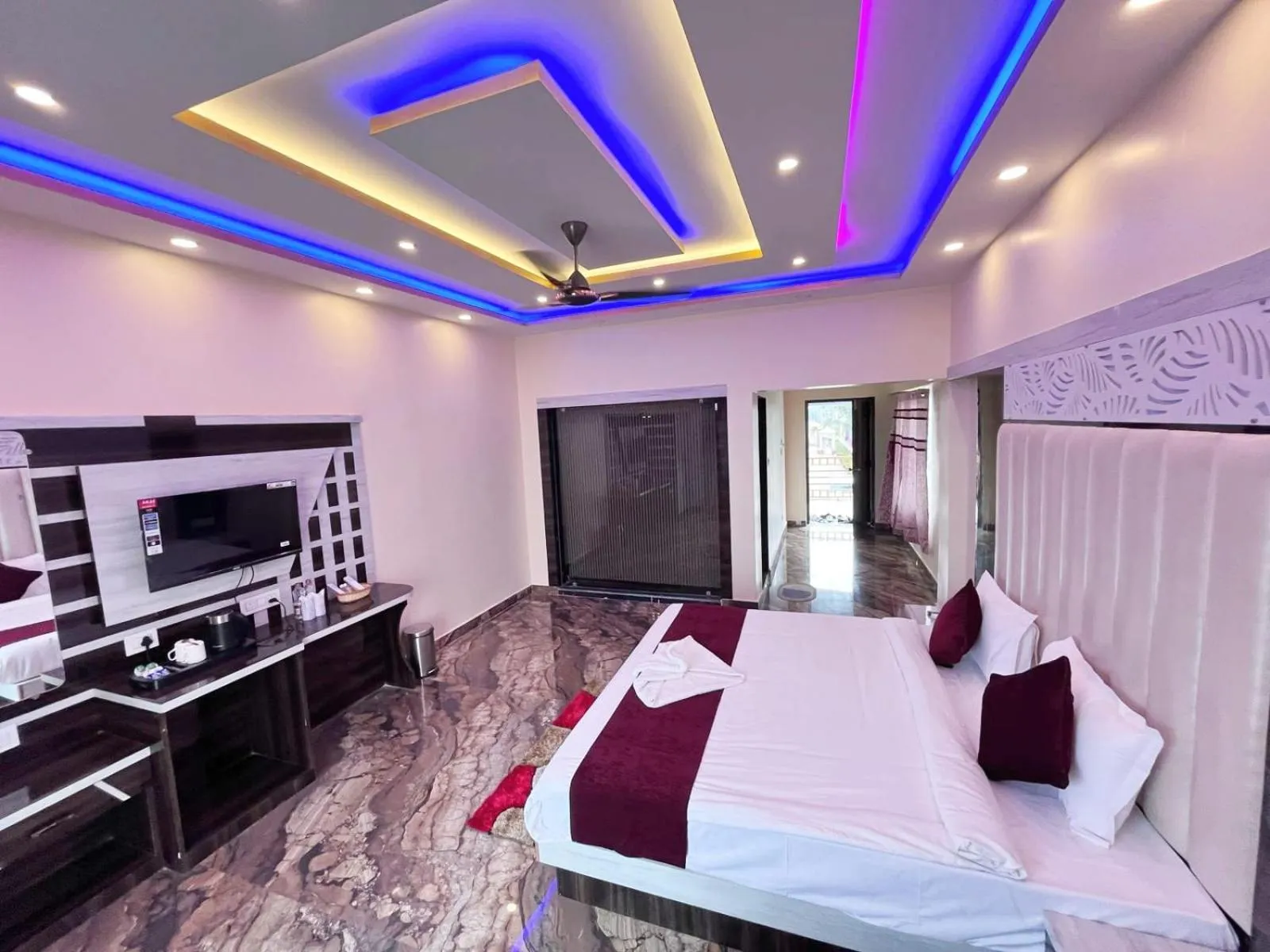 Bed in THE PELICAN BEACH RESORT