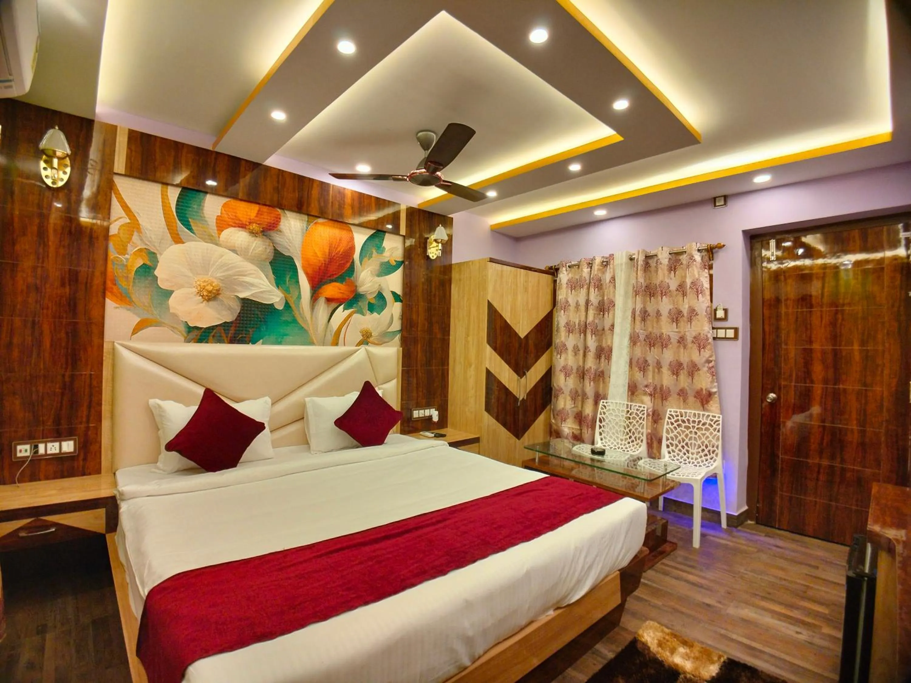 Bed in THE PELICAN BEACH RESORT