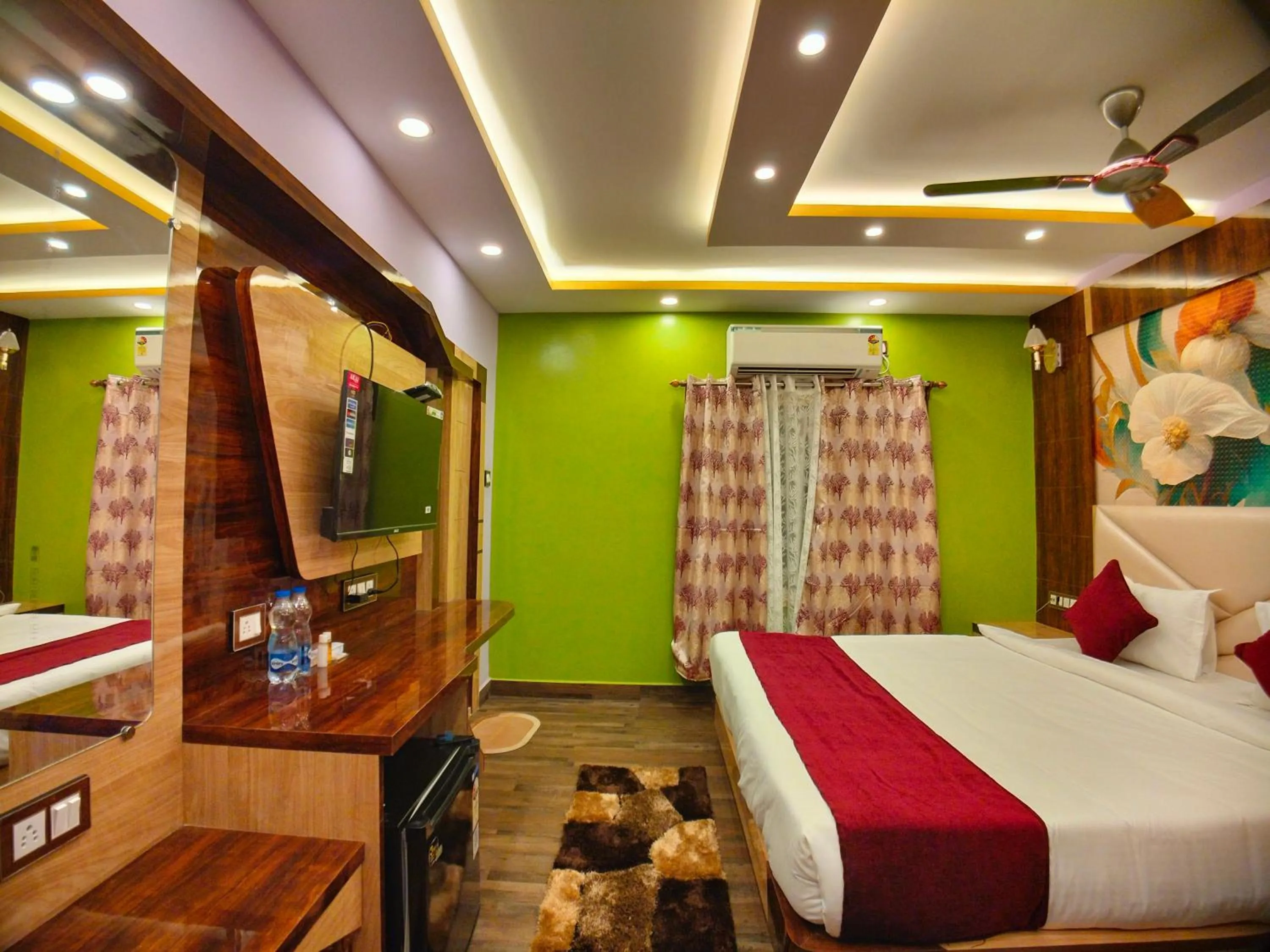 Bed in THE PELICAN BEACH RESORT