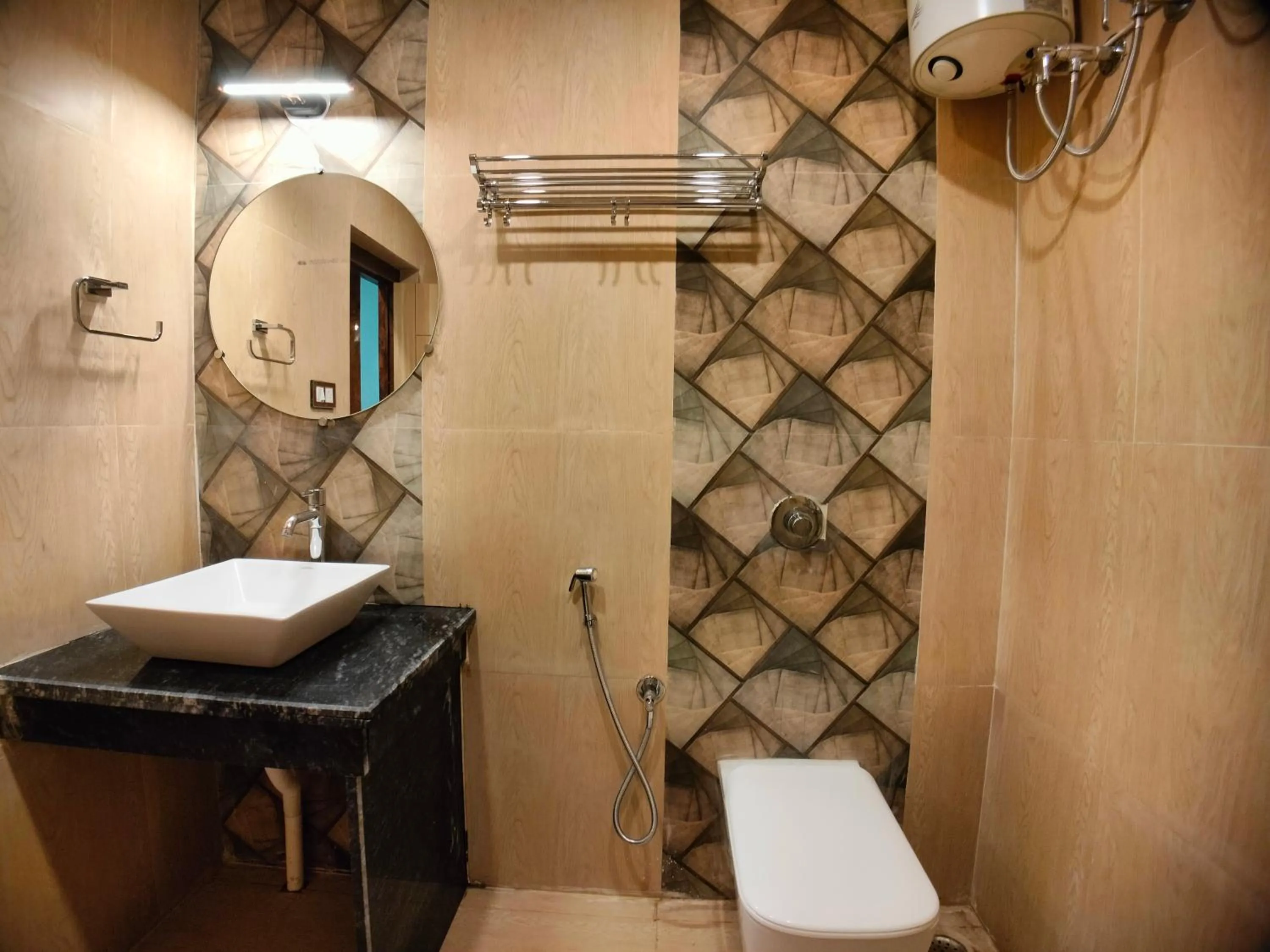 Shower in THE PELICAN BEACH RESORT