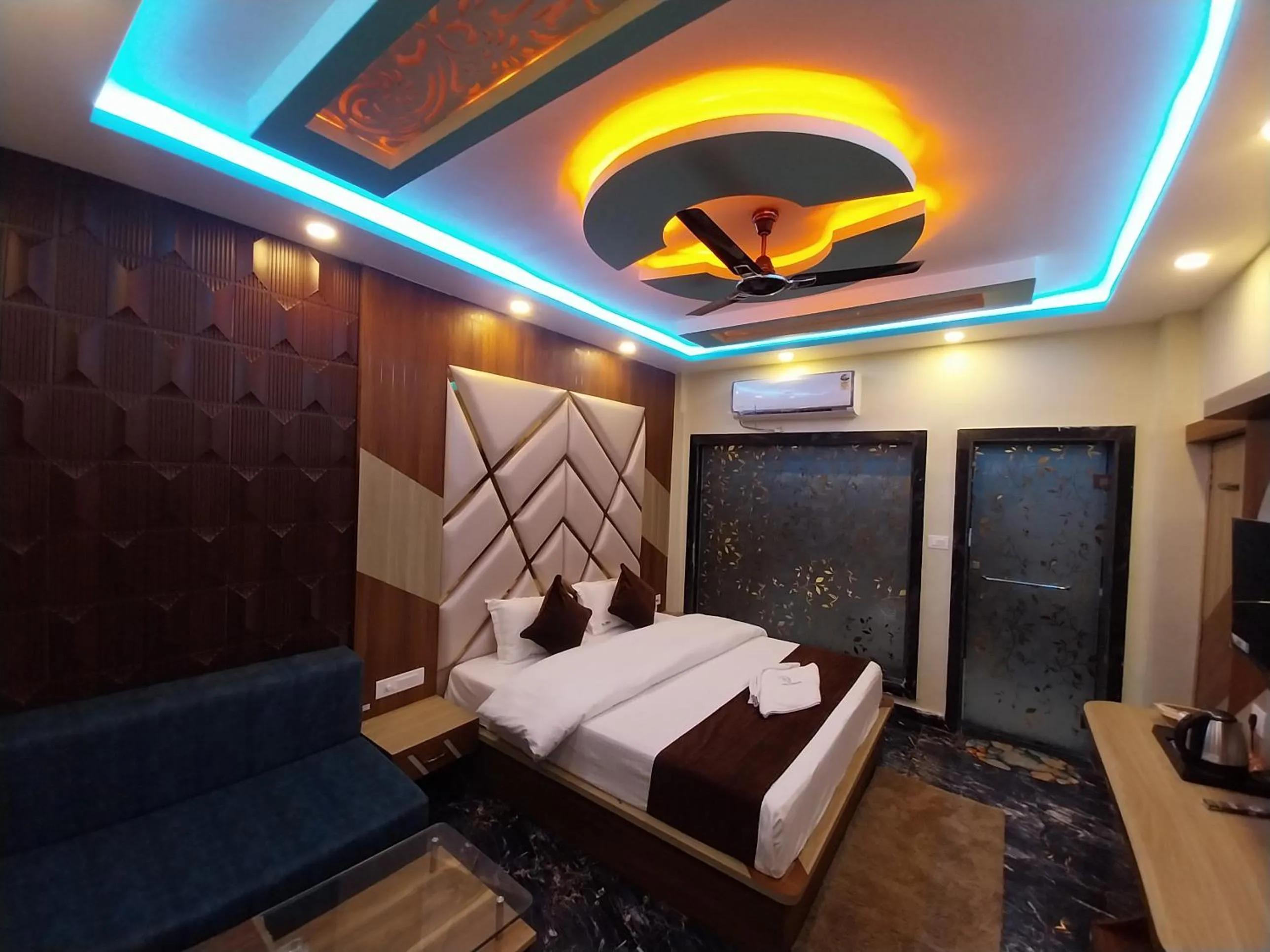 Photo of the whole room in THE PELICAN BEACH RESORT