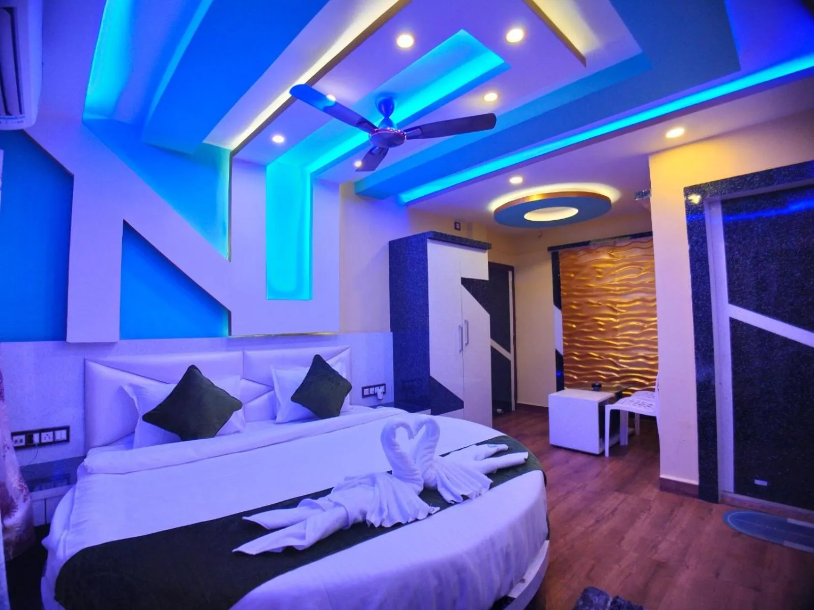 Bedroom in THE PELICAN BEACH RESORT