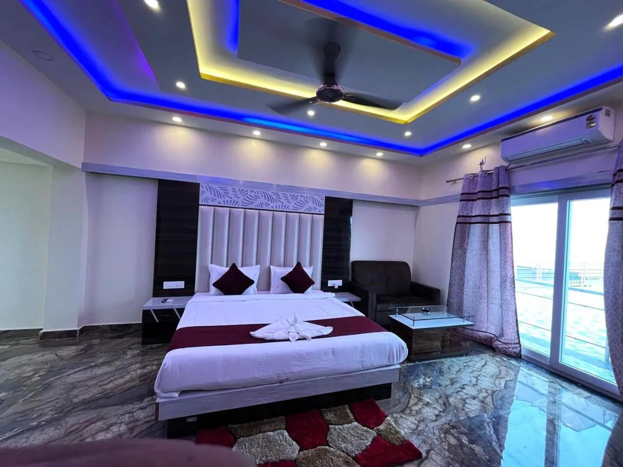 Bed in THE PELICAN BEACH RESORT