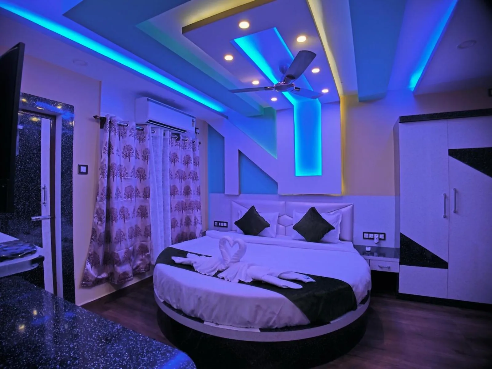 Photo of the whole room in THE PELICAN BEACH RESORT