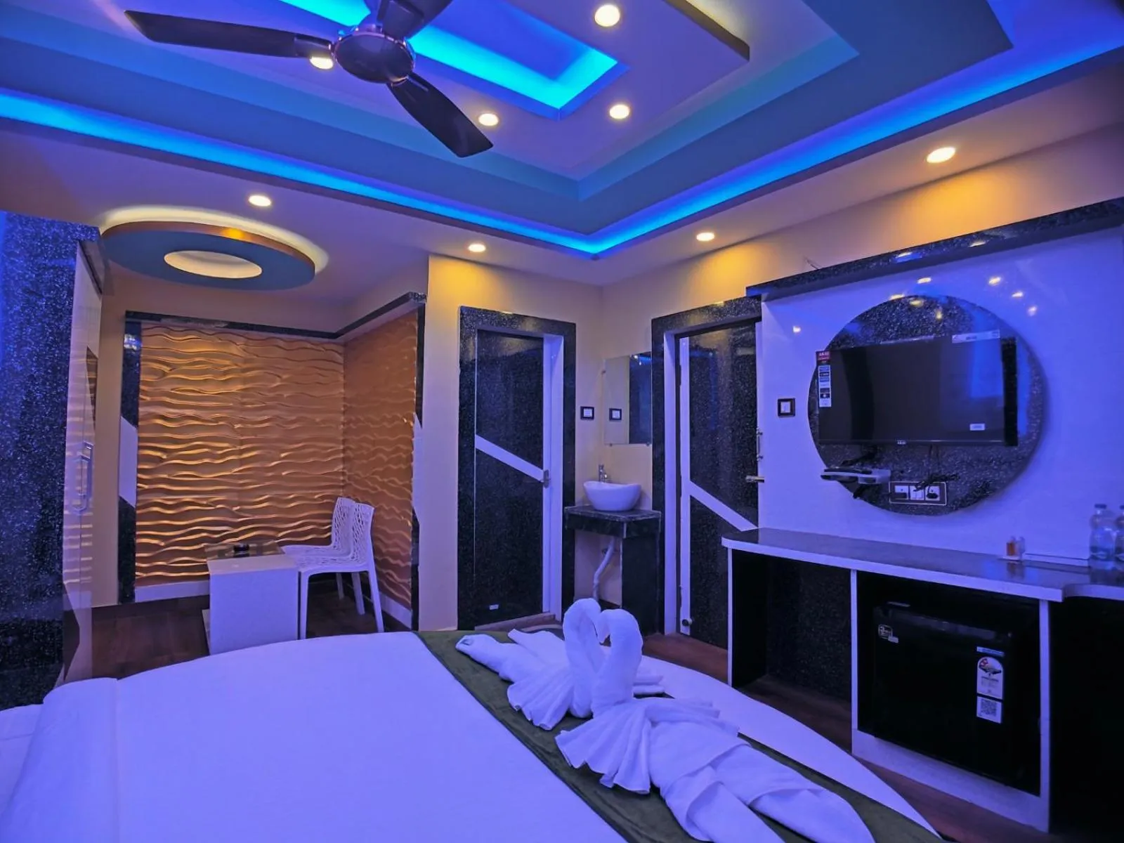 Bed in THE PELICAN BEACH RESORT