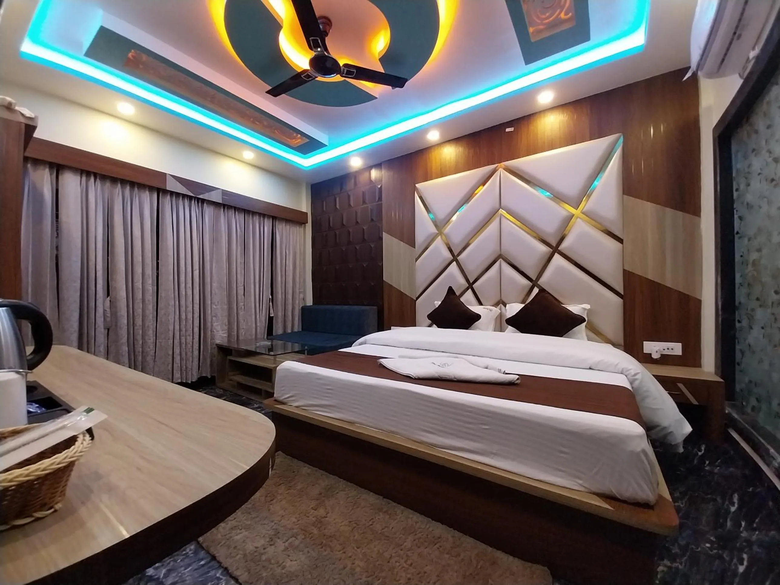 Photo of the whole room in THE PELICAN BEACH RESORT