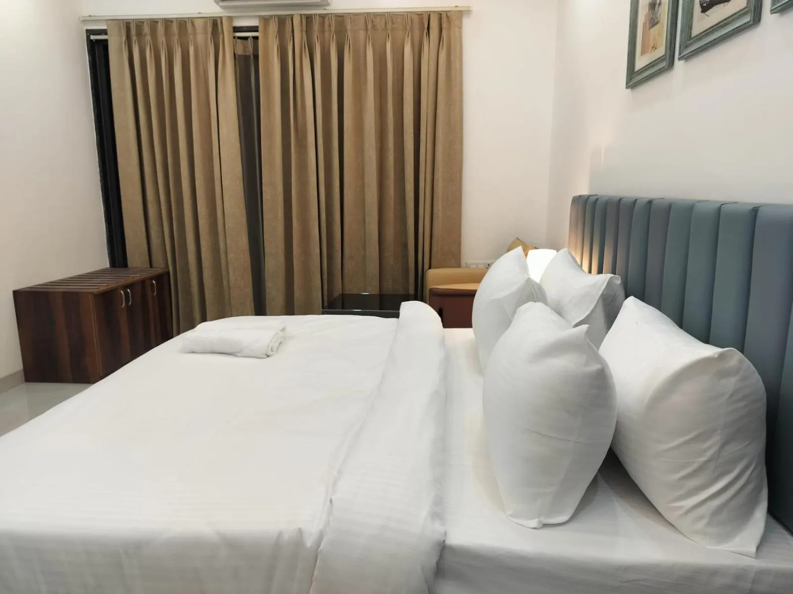 Bedroom, Bed in The Hoften Elite 32 Avenue, Sector 15, Gurugram