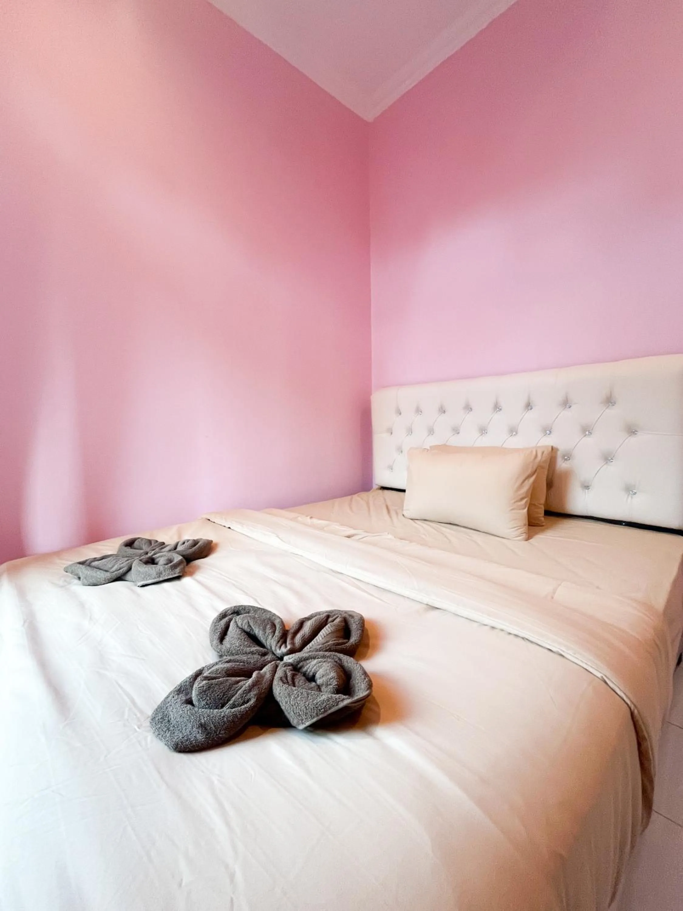 Bed in Homestay Kamar Tamu Gedongkiwo