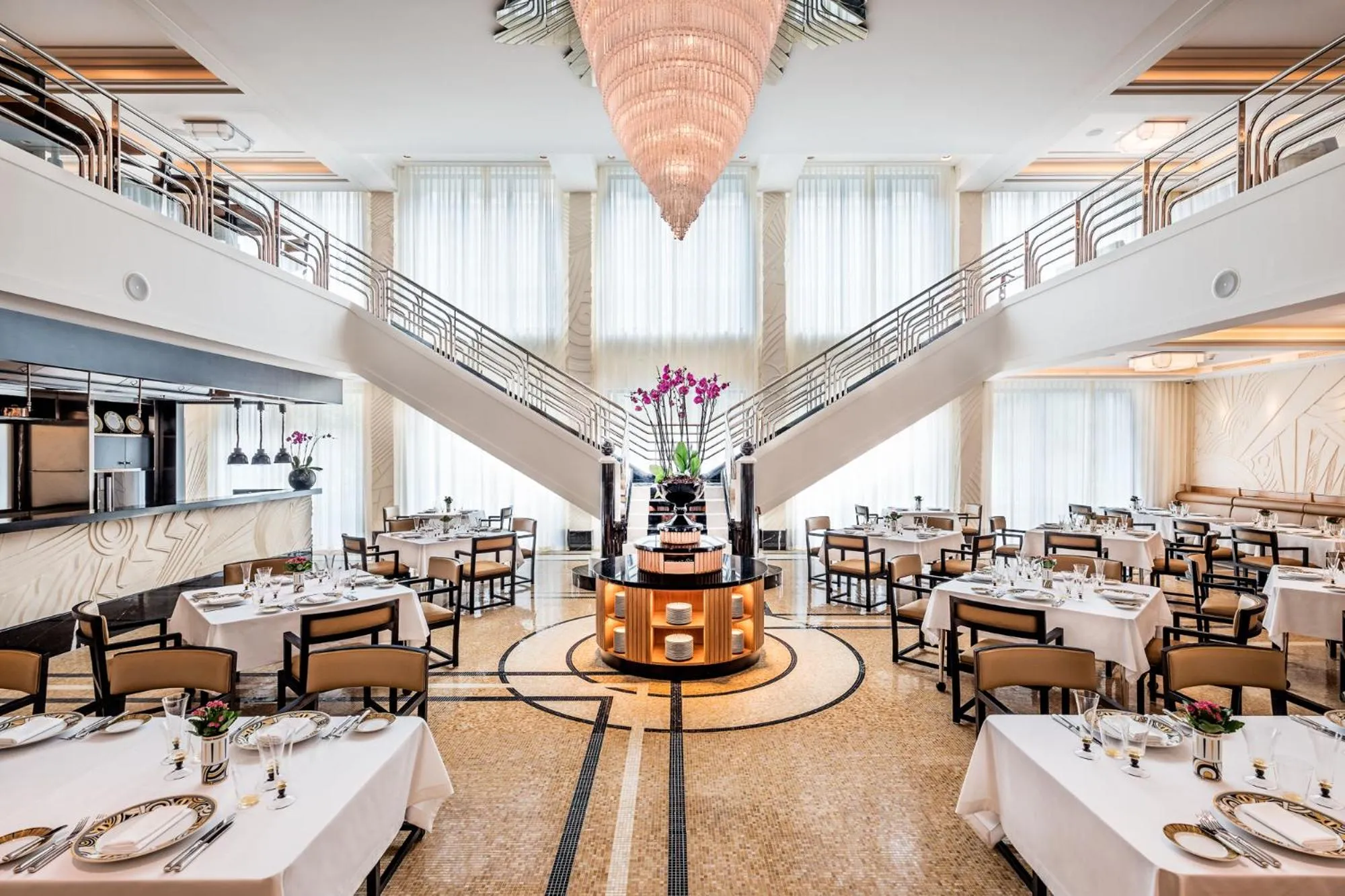 Restaurant/places to eat in Dinamo Hotel Baku