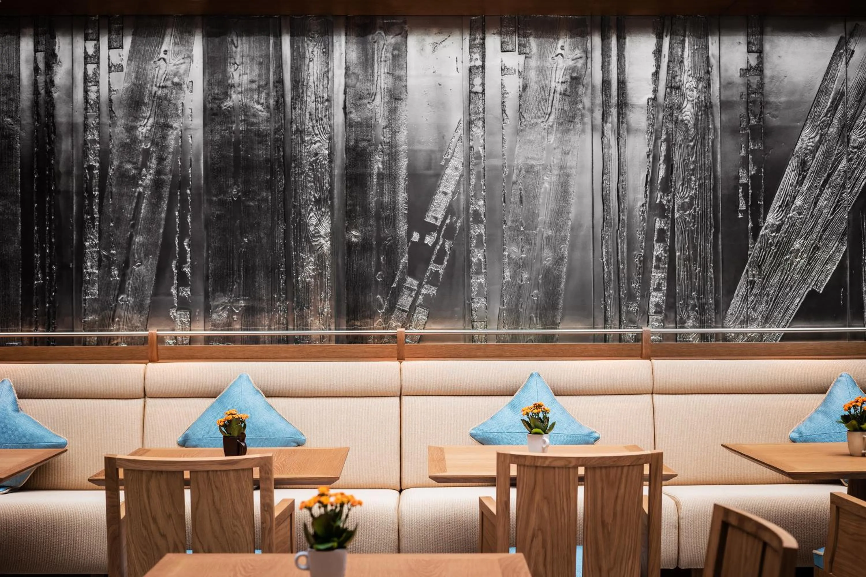 Restaurant/places to eat in Dinamo Hotel Baku