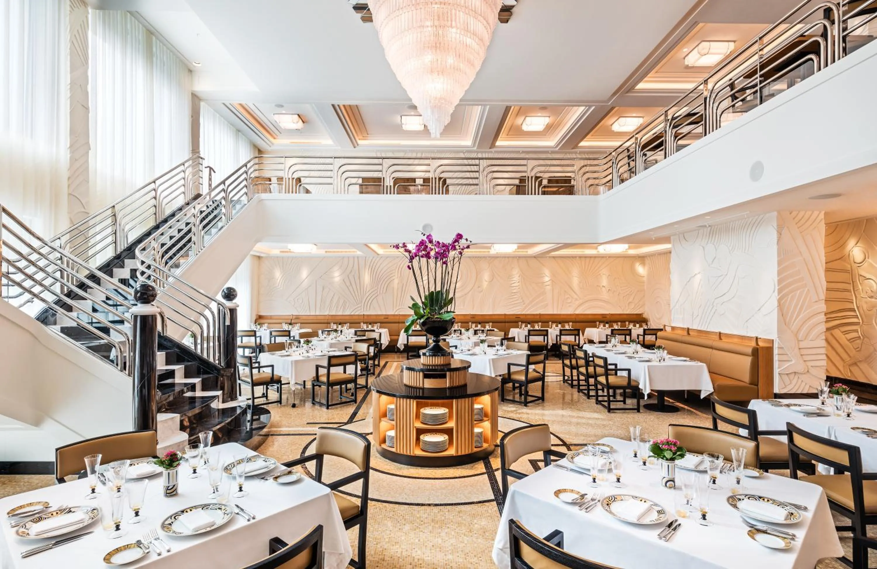 Restaurant/places to eat in Dinamo Hotel Baku