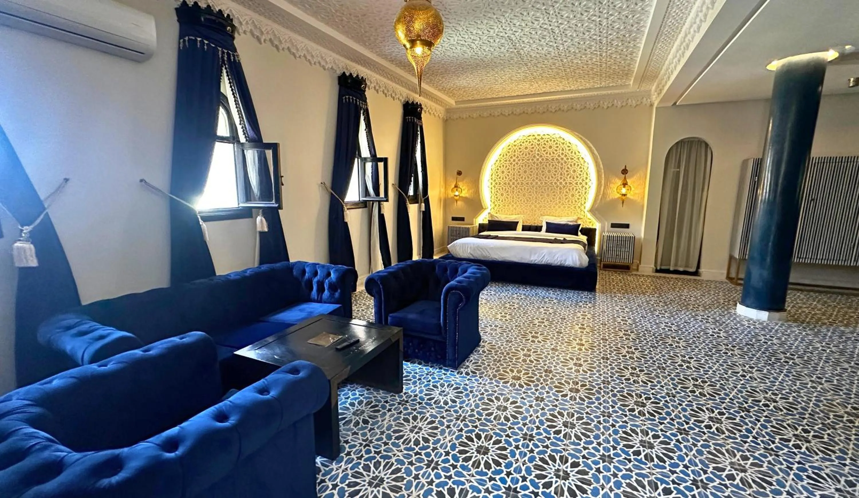 Photo of the whole room, Bed in Nomadz Palace