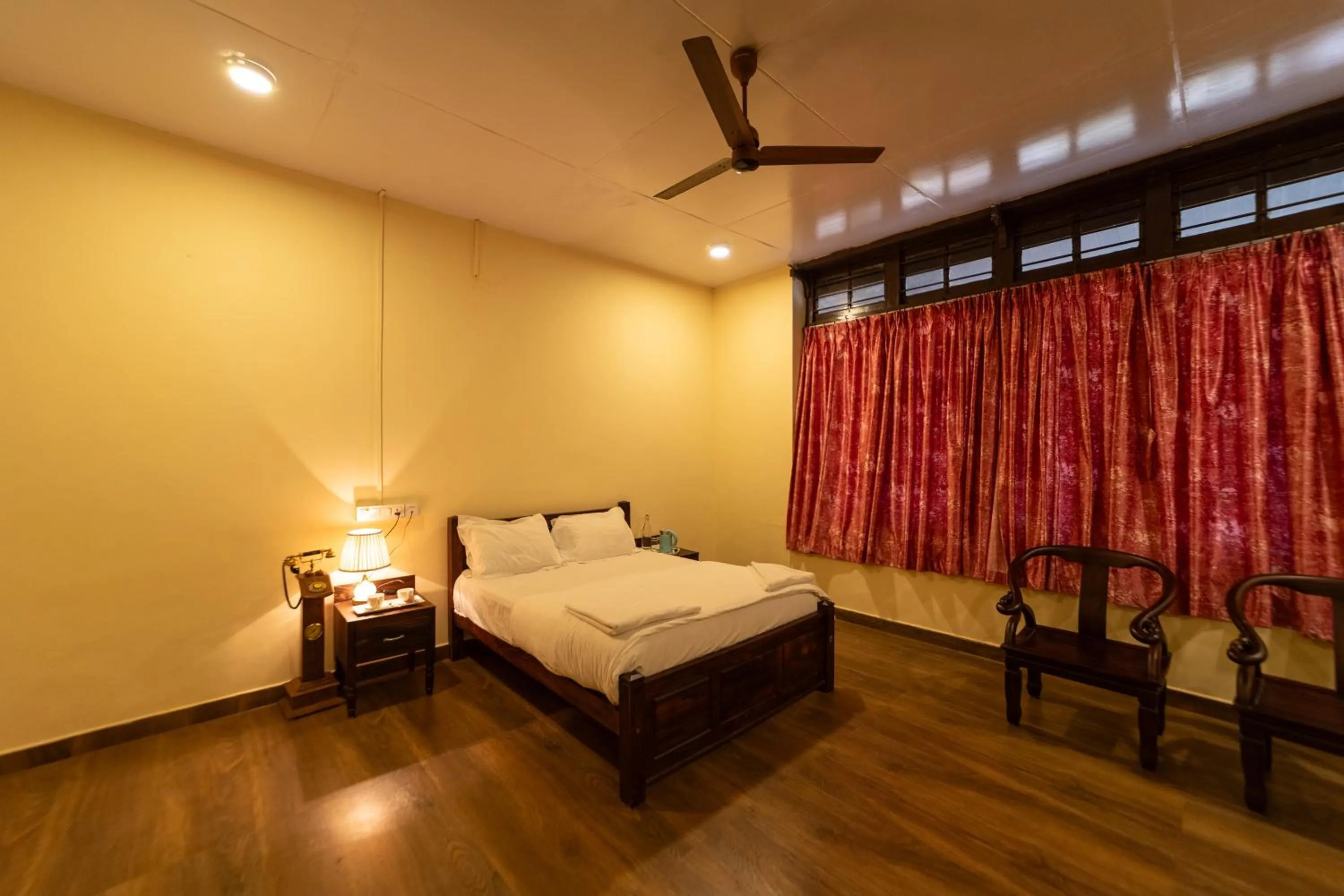 Bed in Harris Holiday Inn