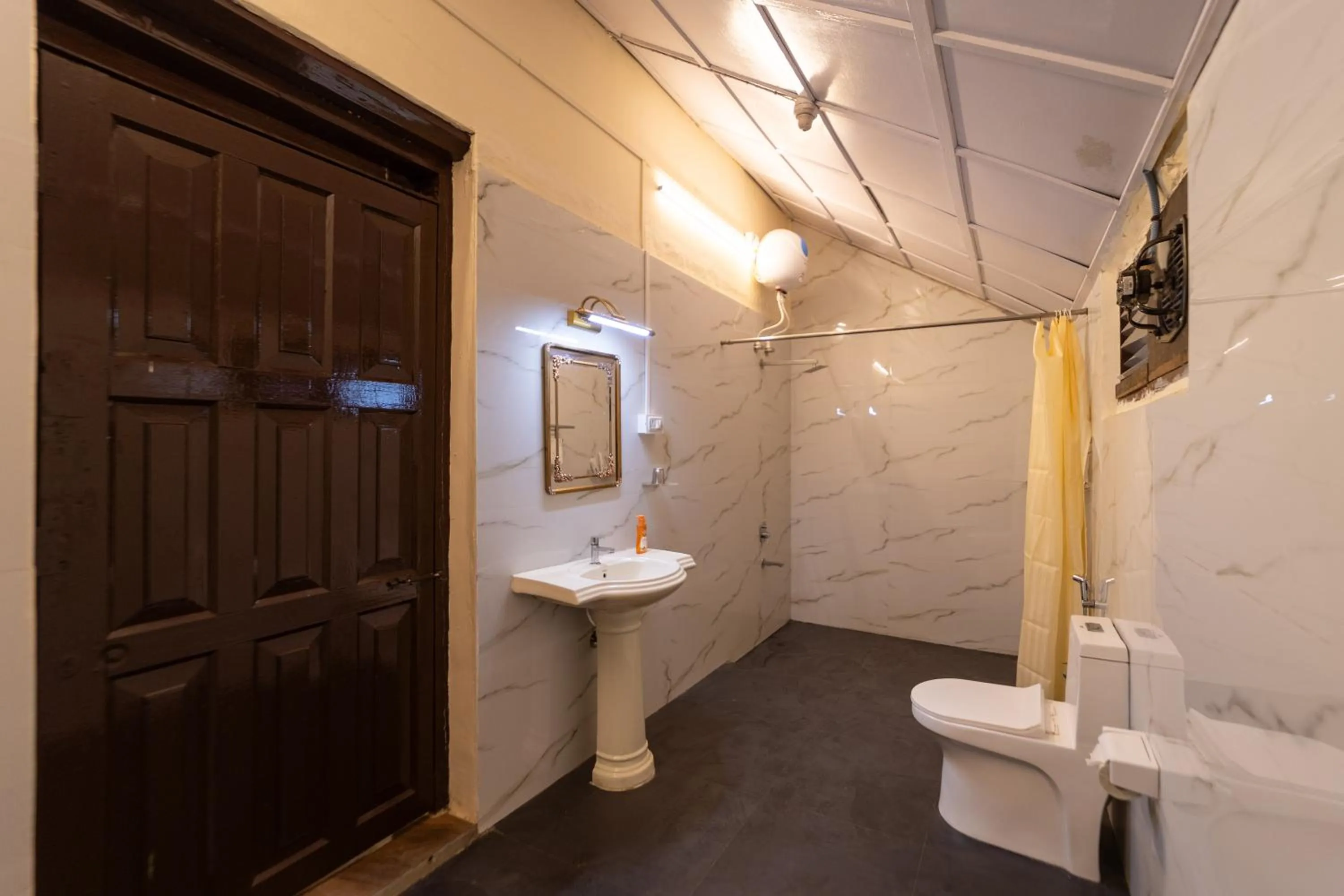 Bathroom in Harris Holiday Inn