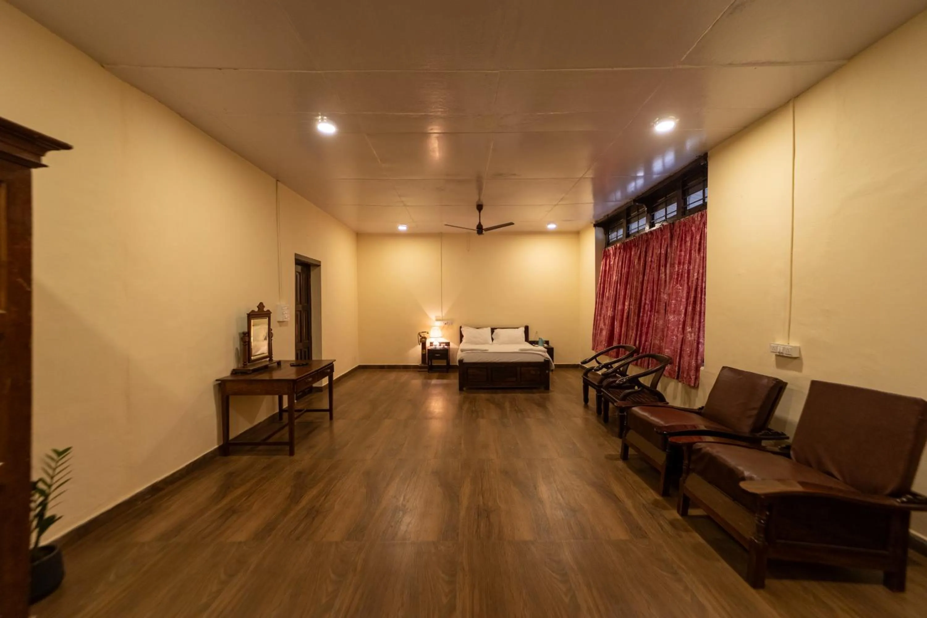 TV and multimedia in Harris Holiday Inn