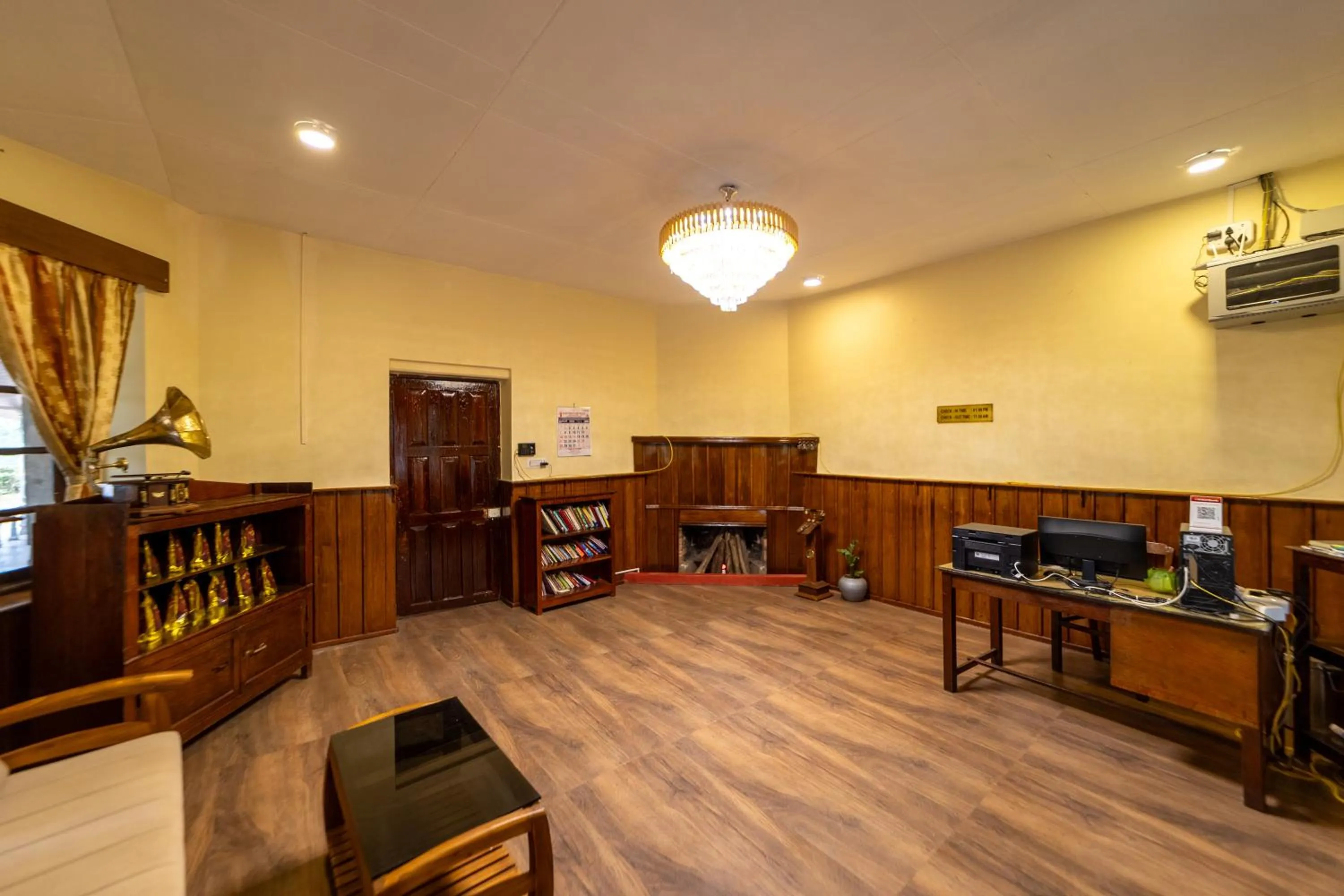 Property building in Harris Holiday Inn