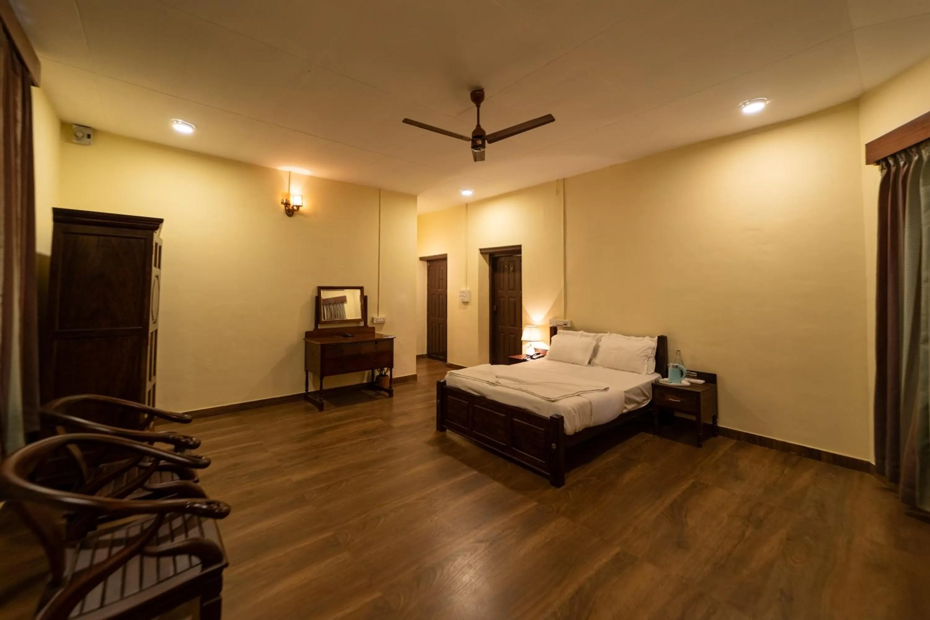 Photo of the whole room, Bed in Harris Holiday Inn