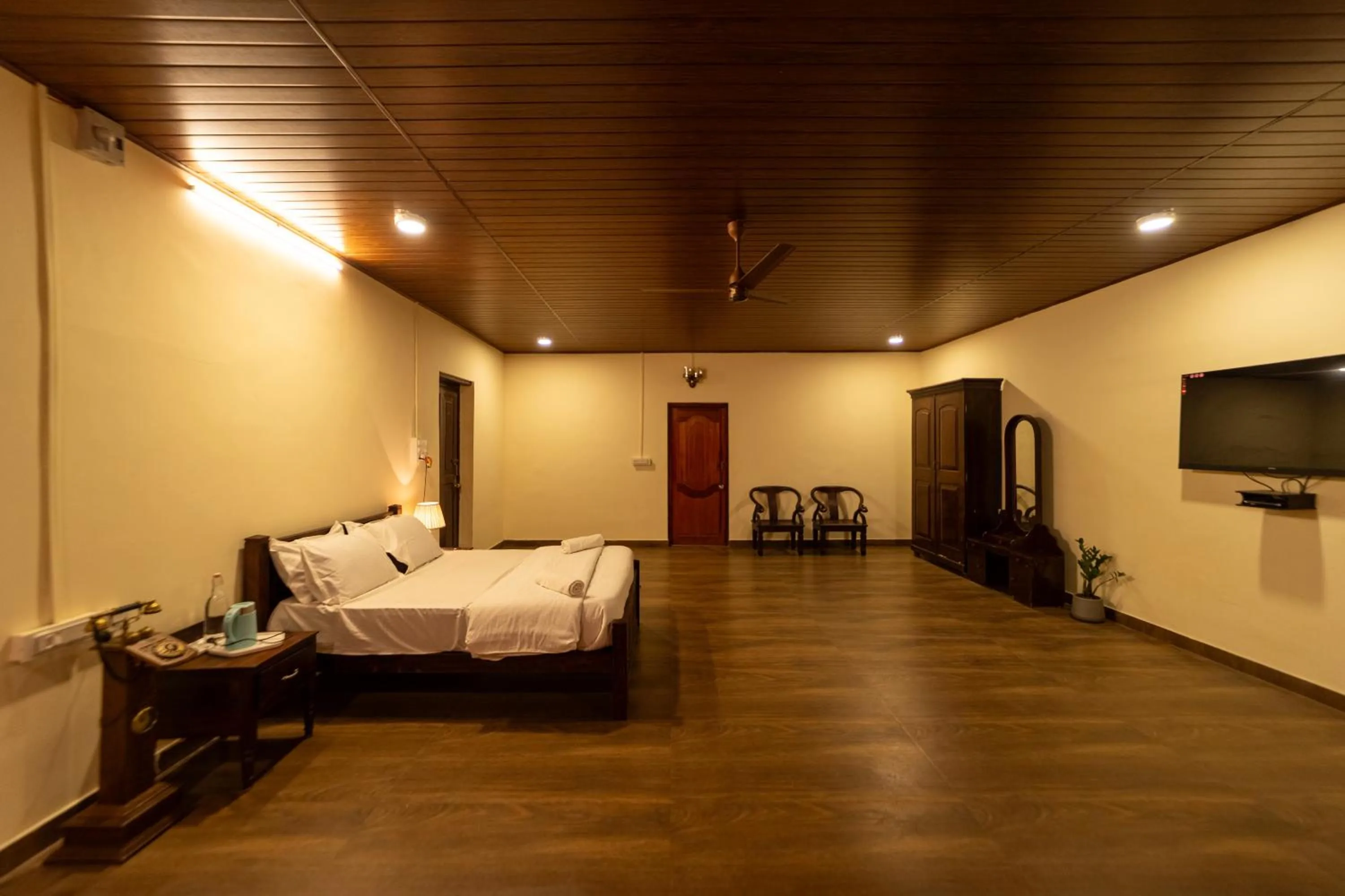 Bed in Harris Holiday Inn