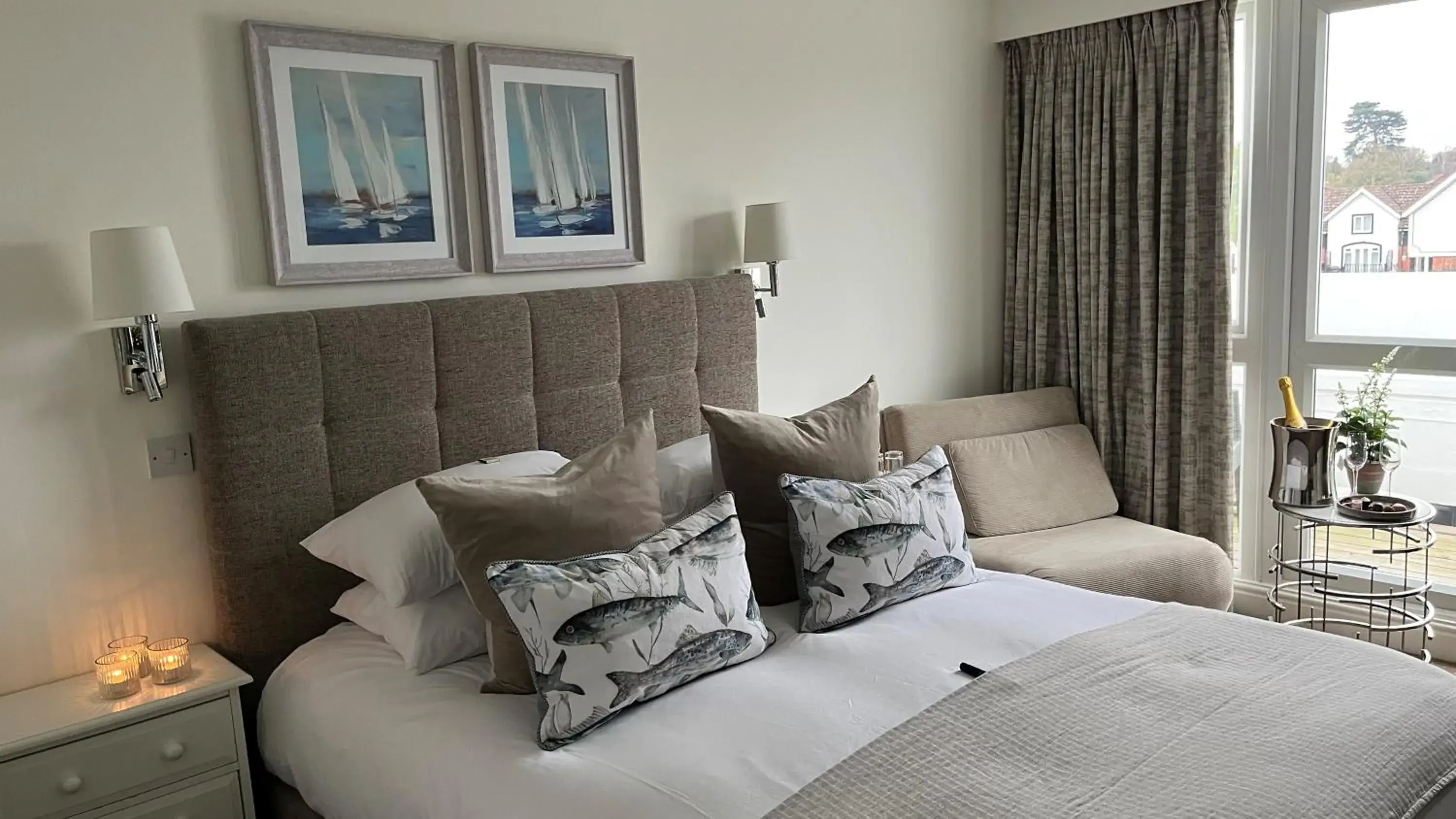 Deluxe Double Room with Balcony and River View in Hotel Wroxham Deluxe Double Room with Balcony and River View in Hotel Wroxham