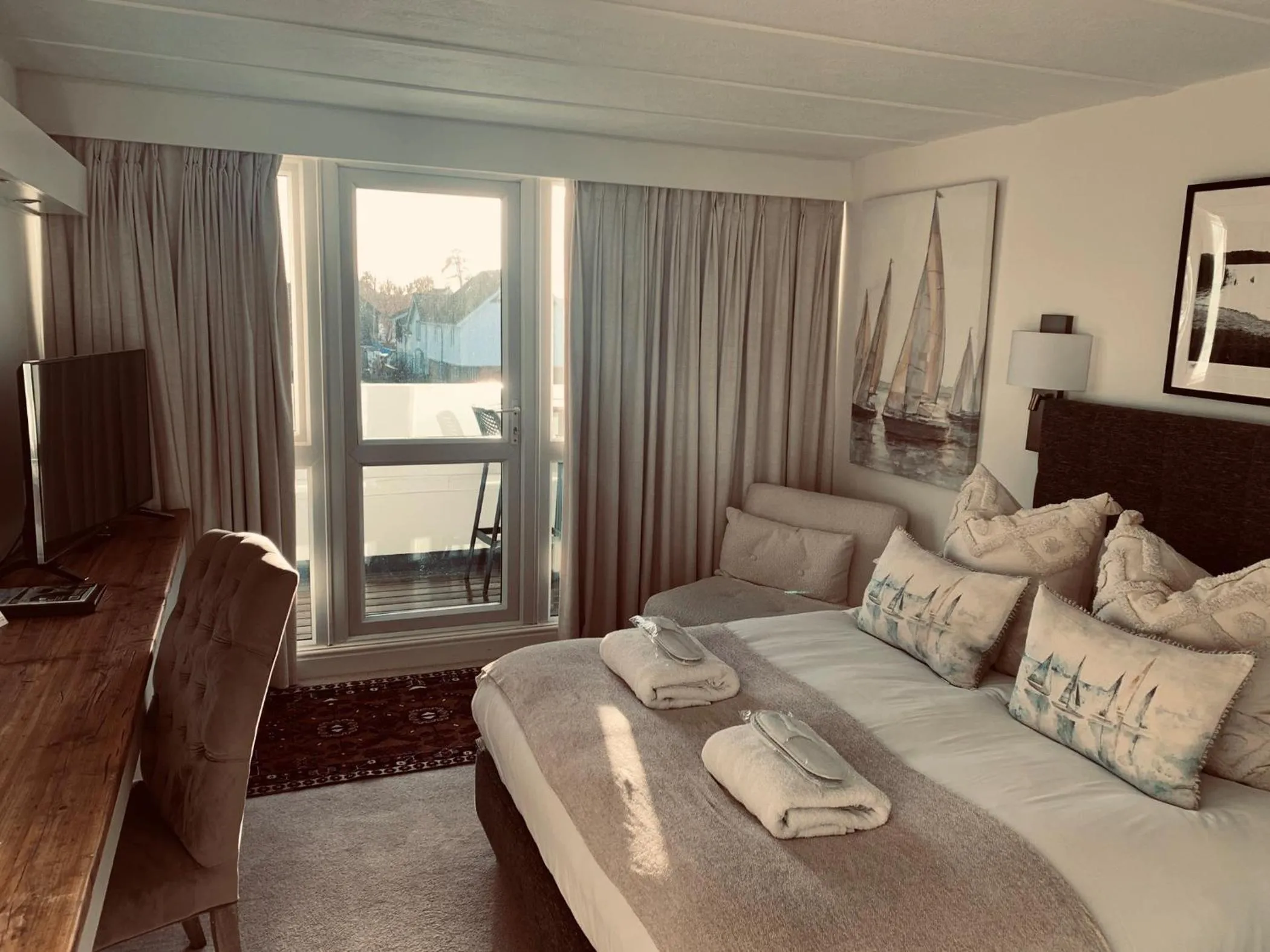 Photo of the whole room, Bed in Hotel Wroxham