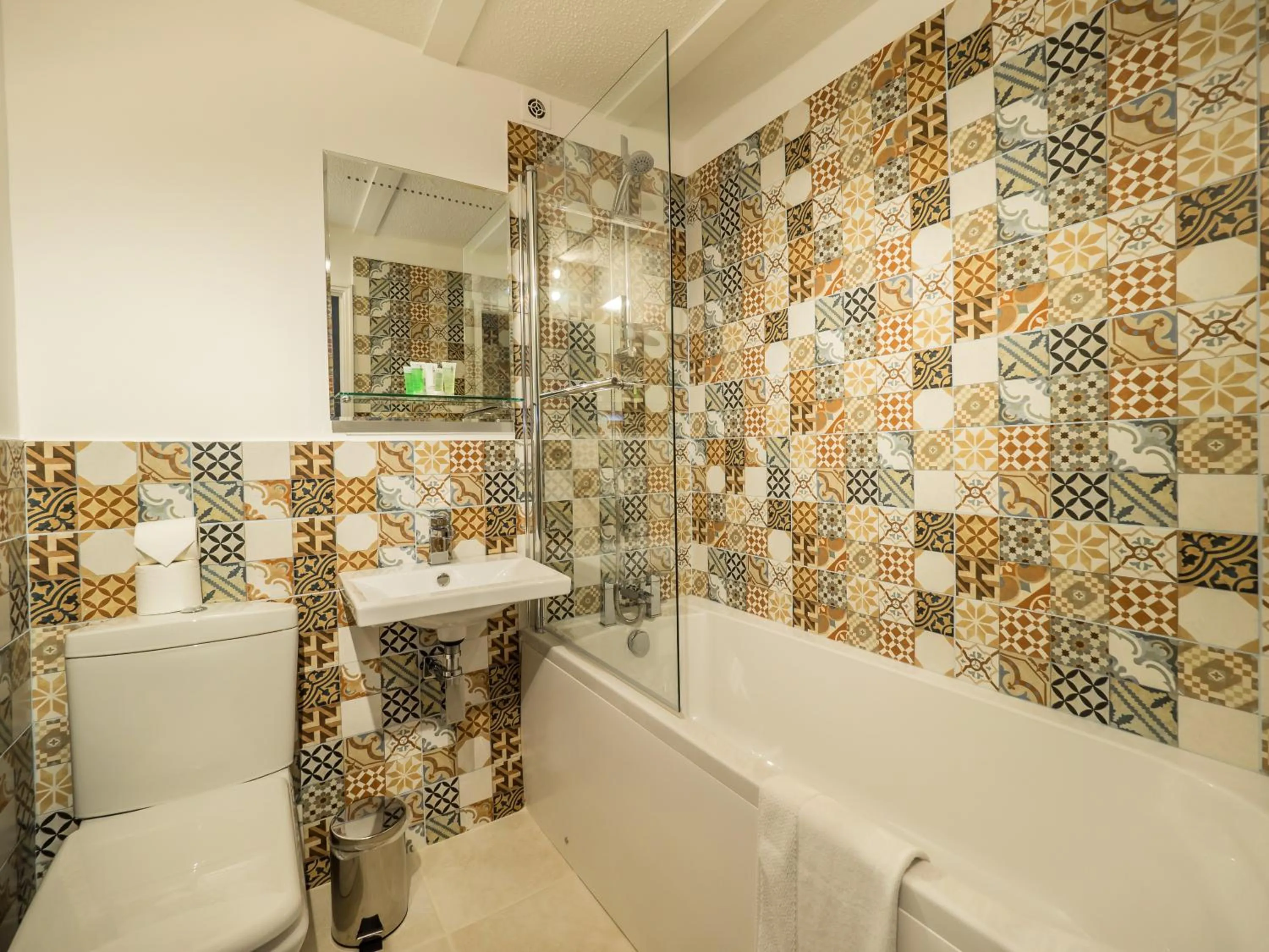 Bathroom in Hotel Wroxham