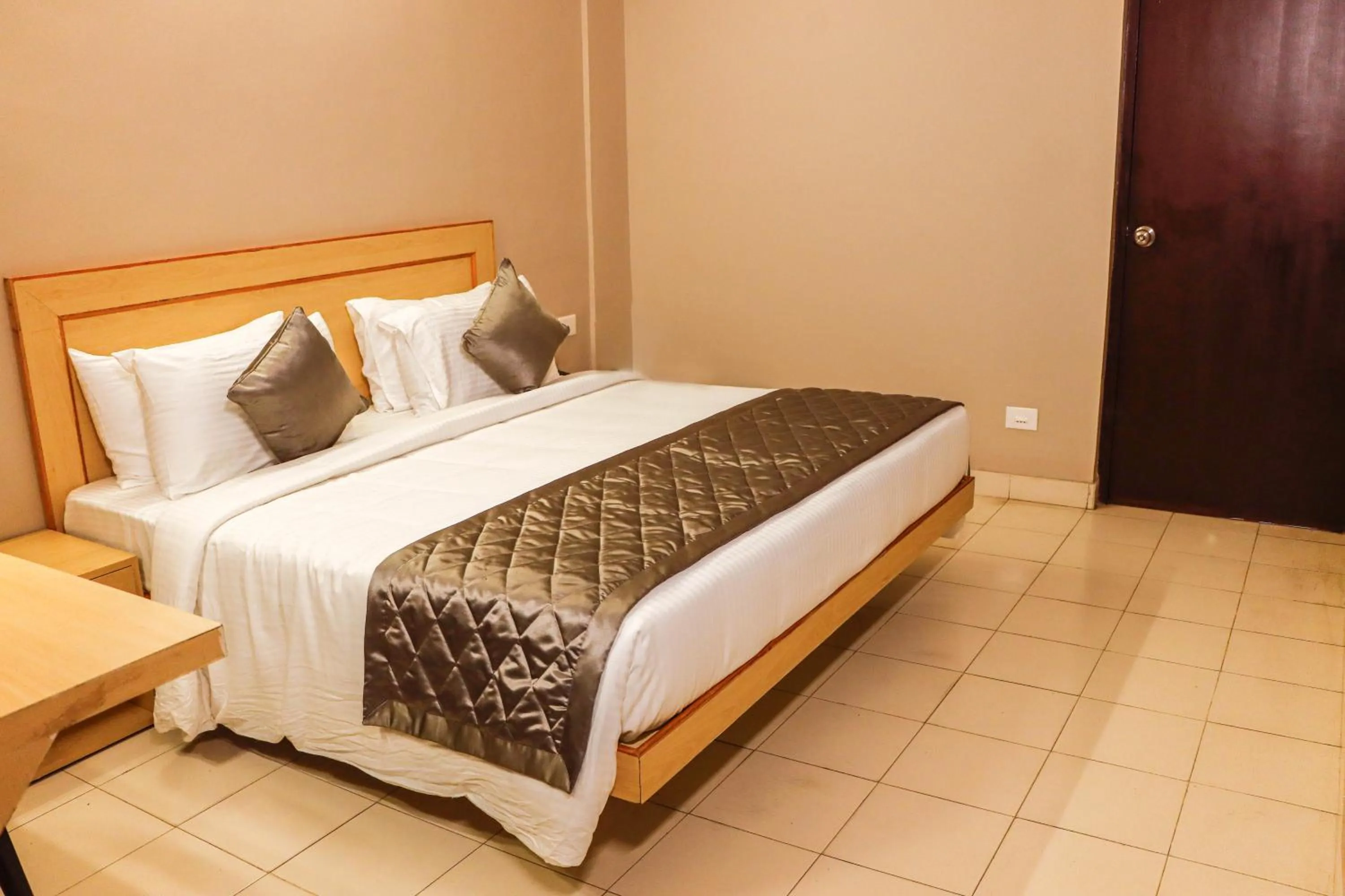 Bed in Hotel Vinayaga Tiruppur