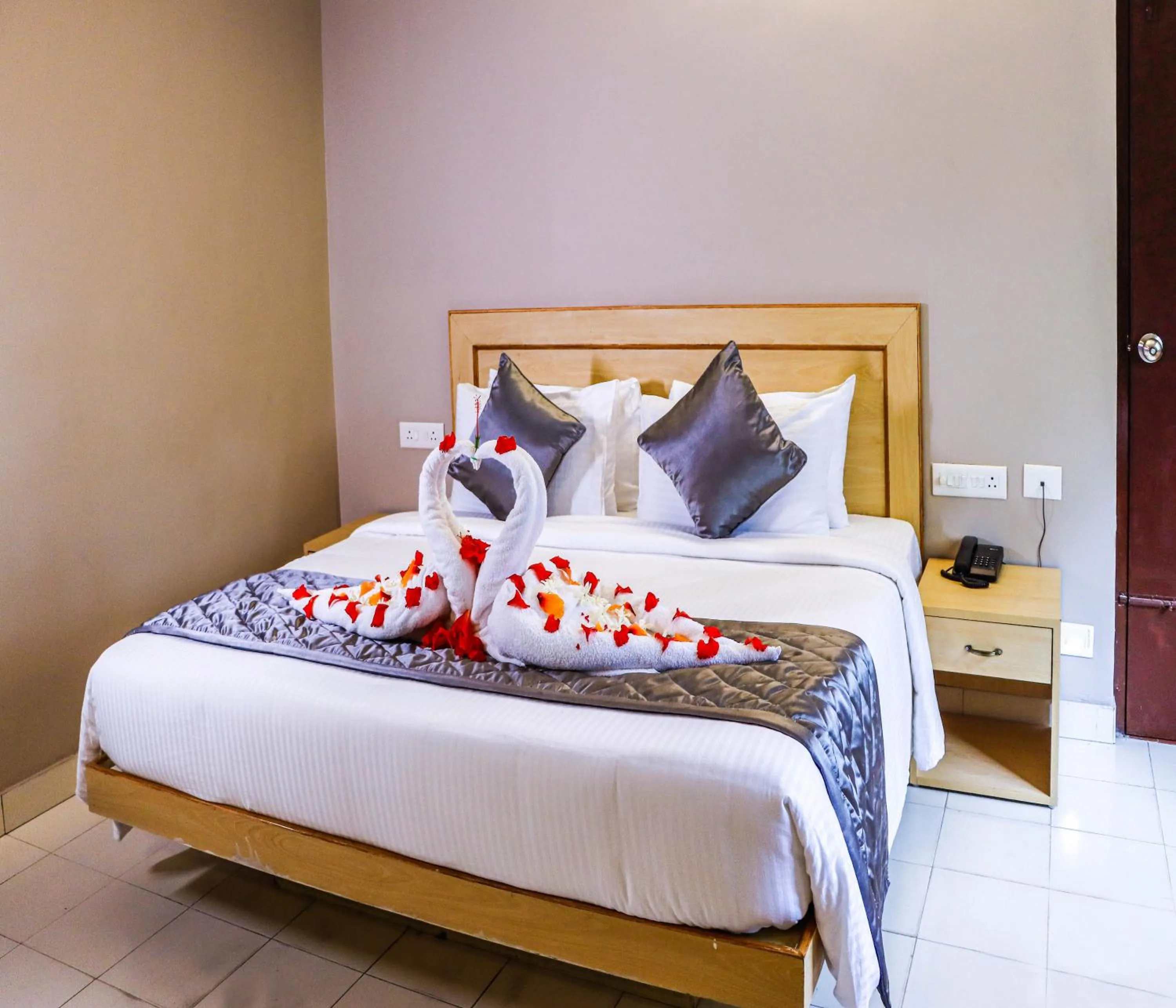 Bed in Hotel Vinayaga Tiruppur