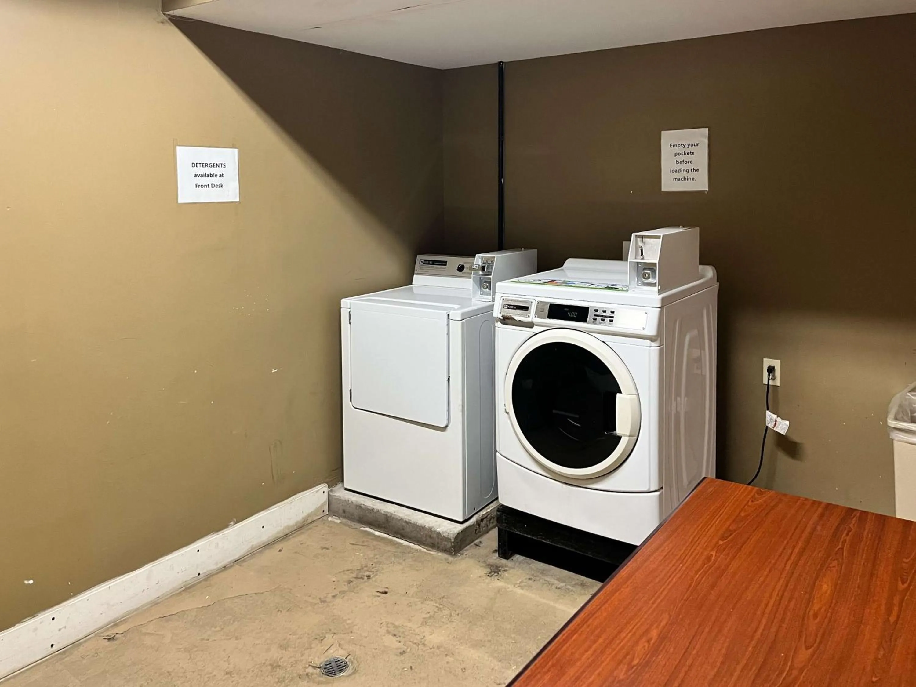 Property building in Studio 6 Suites Springfield, OH