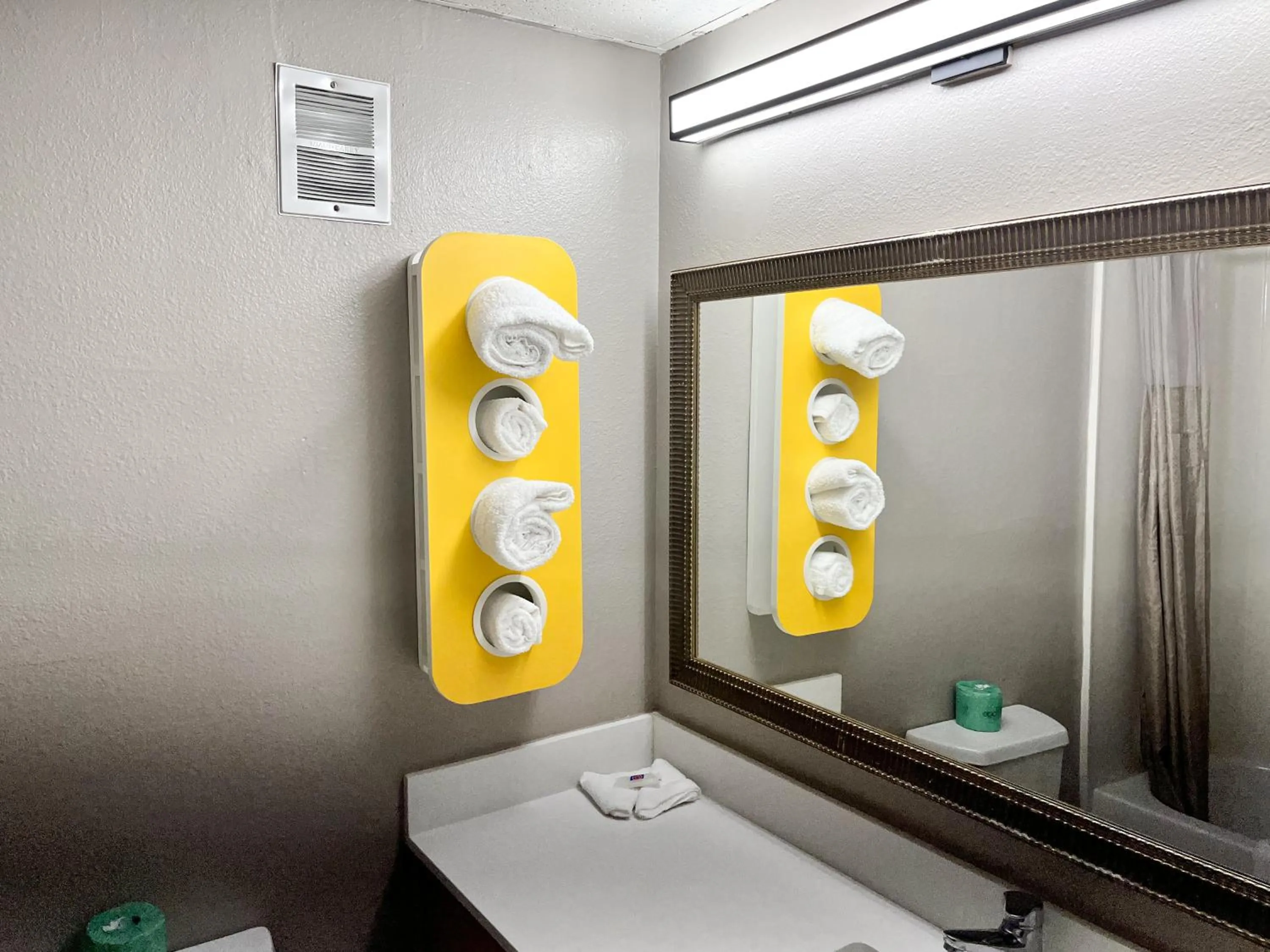 Bathroom in Studio 6 Suites Springfield, OH