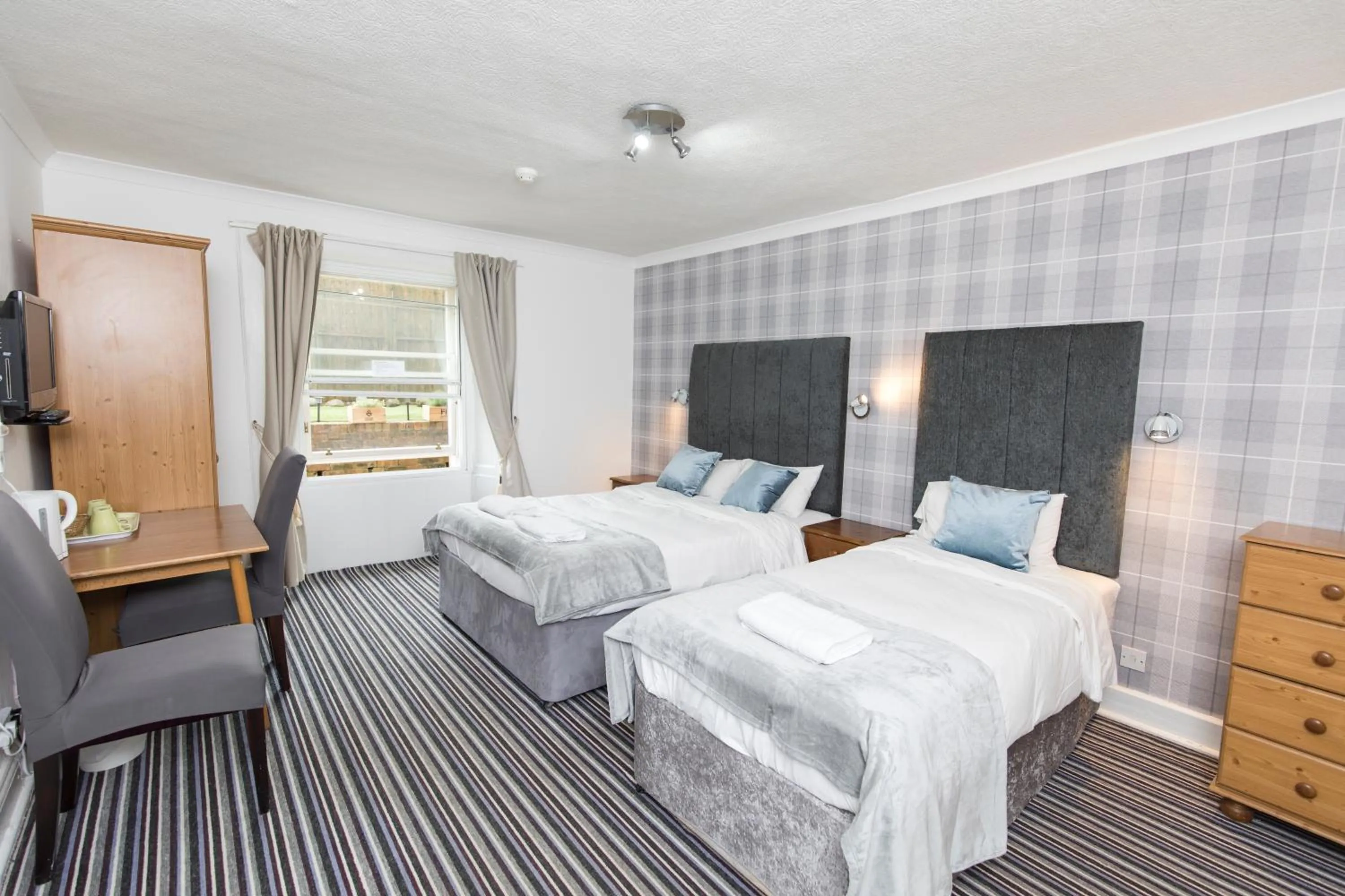 Bedroom, Bed in Edinburgh Rays Guest House