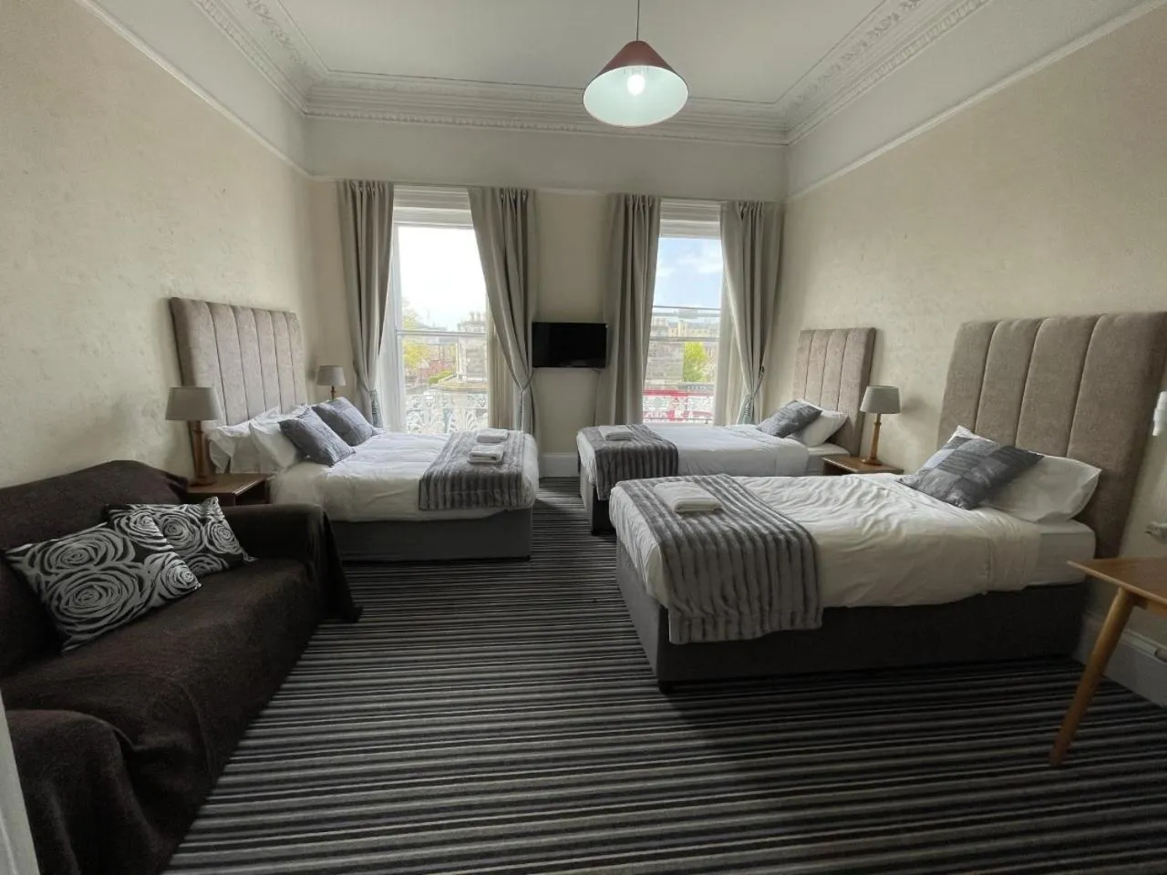 Photo of the whole room, Bed in Edinburgh Rays Guest House