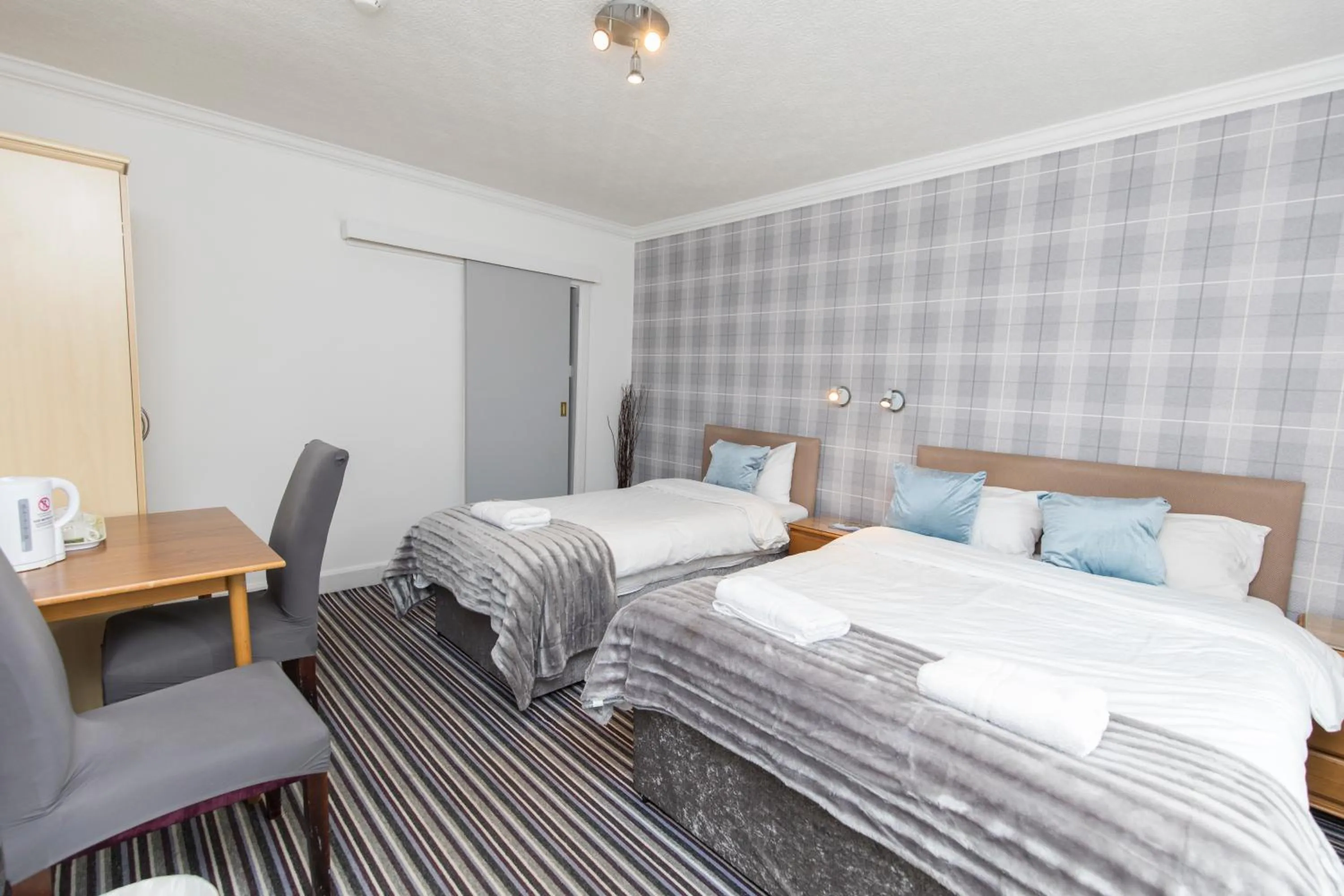 Bedroom, Bed in Edinburgh Rays Guest House