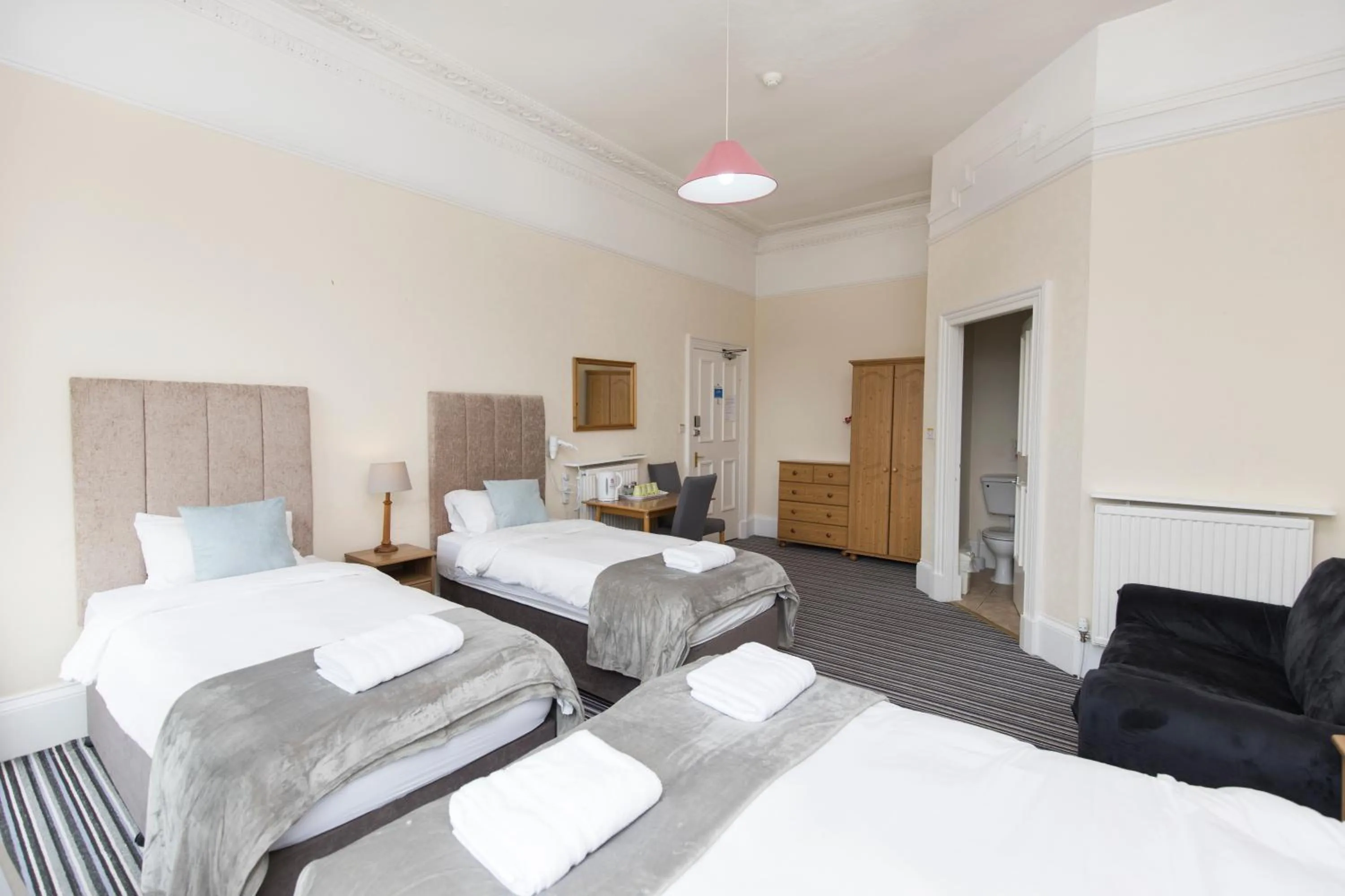 Bedroom, Bed in Edinburgh Rays Guest House