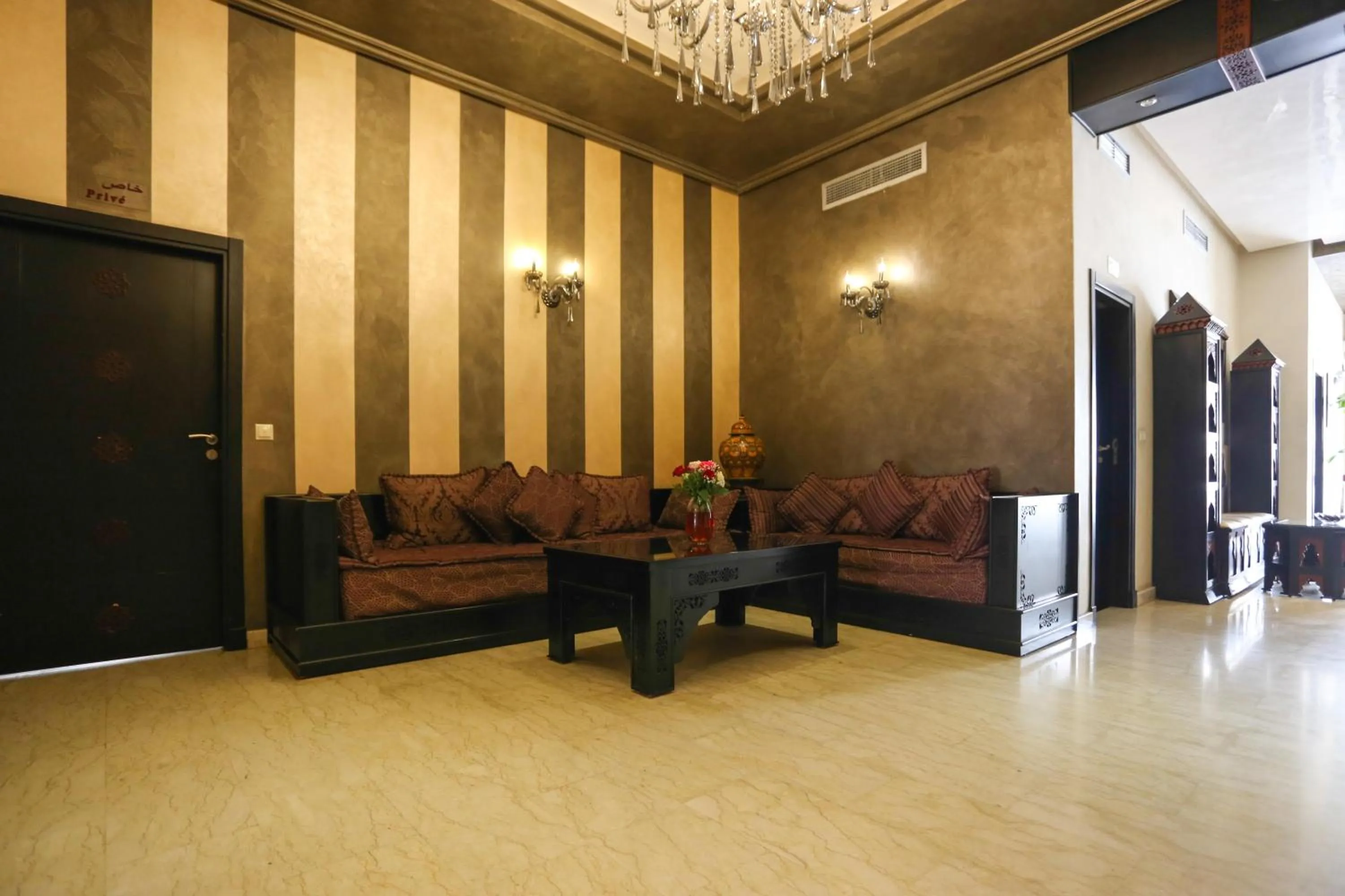 Living room in Hôtel Suite Martil