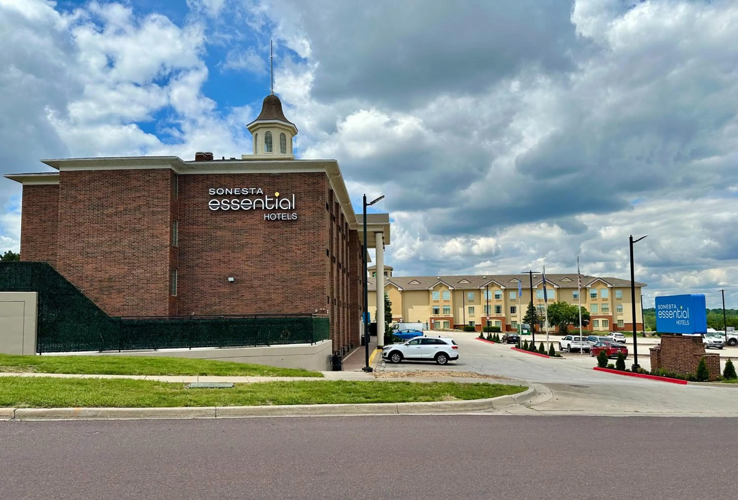 Property building in Sonesta Essential Hotels Overland Park