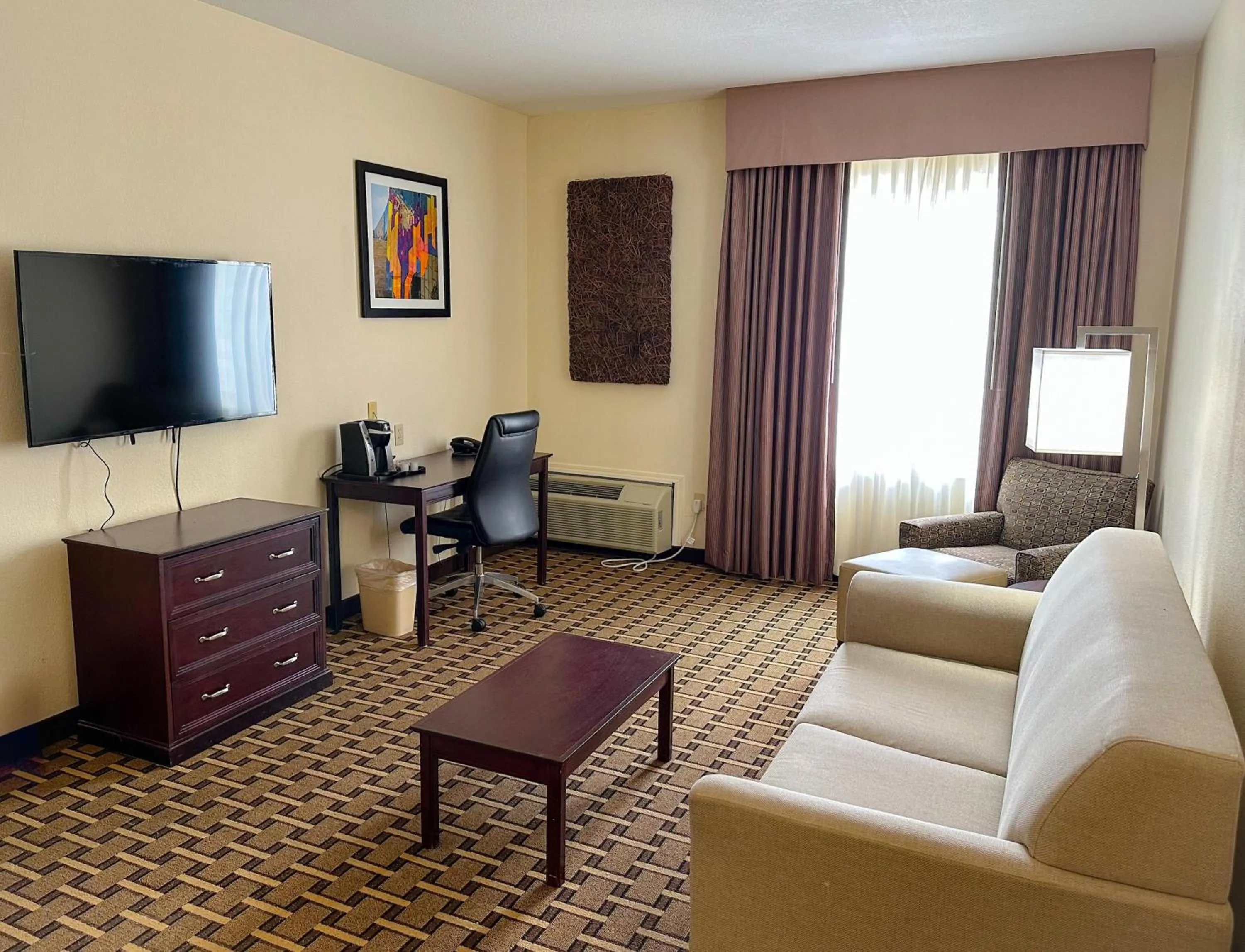 Photo of the whole room in Sonesta Essential Hotels Overland Park