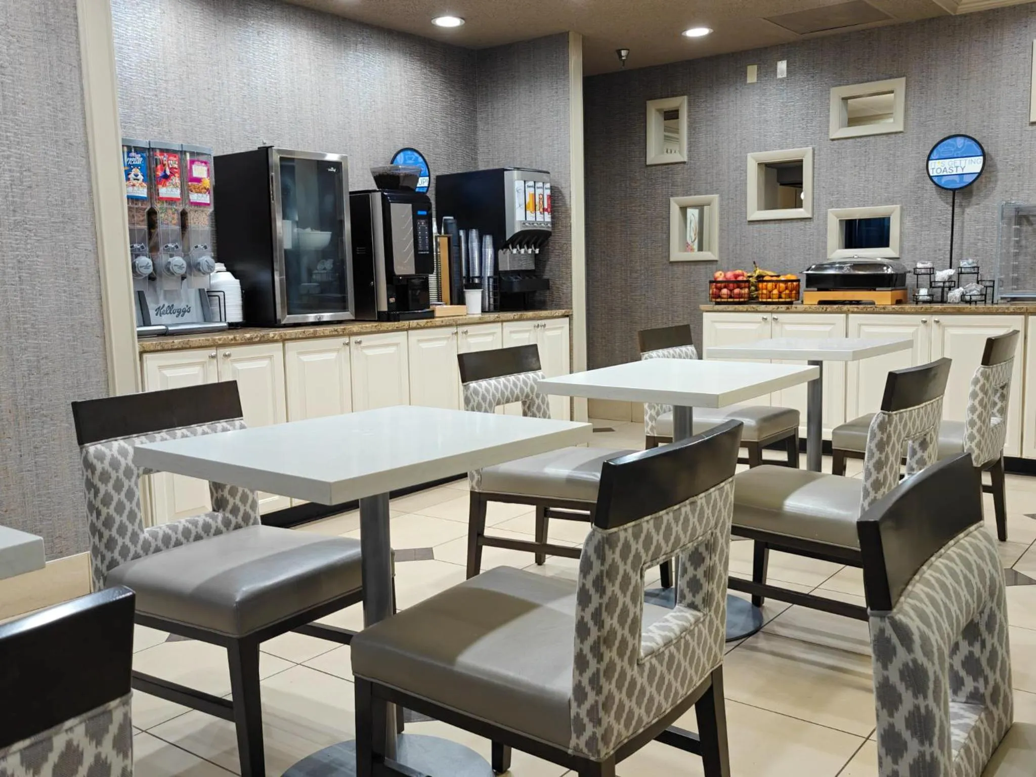 Breakfast in Sonesta Essential Hotels Overland Park