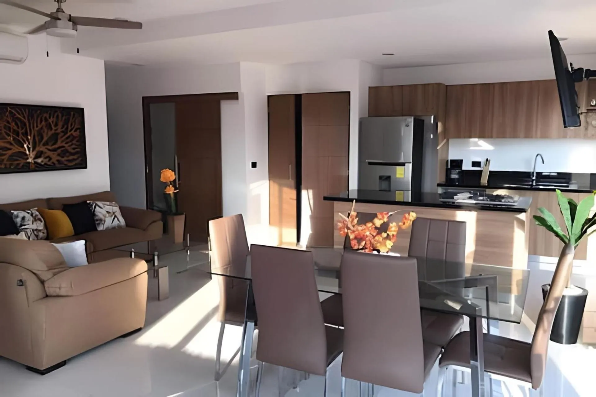 Dining area in Monyxbnb at Zoho Skies