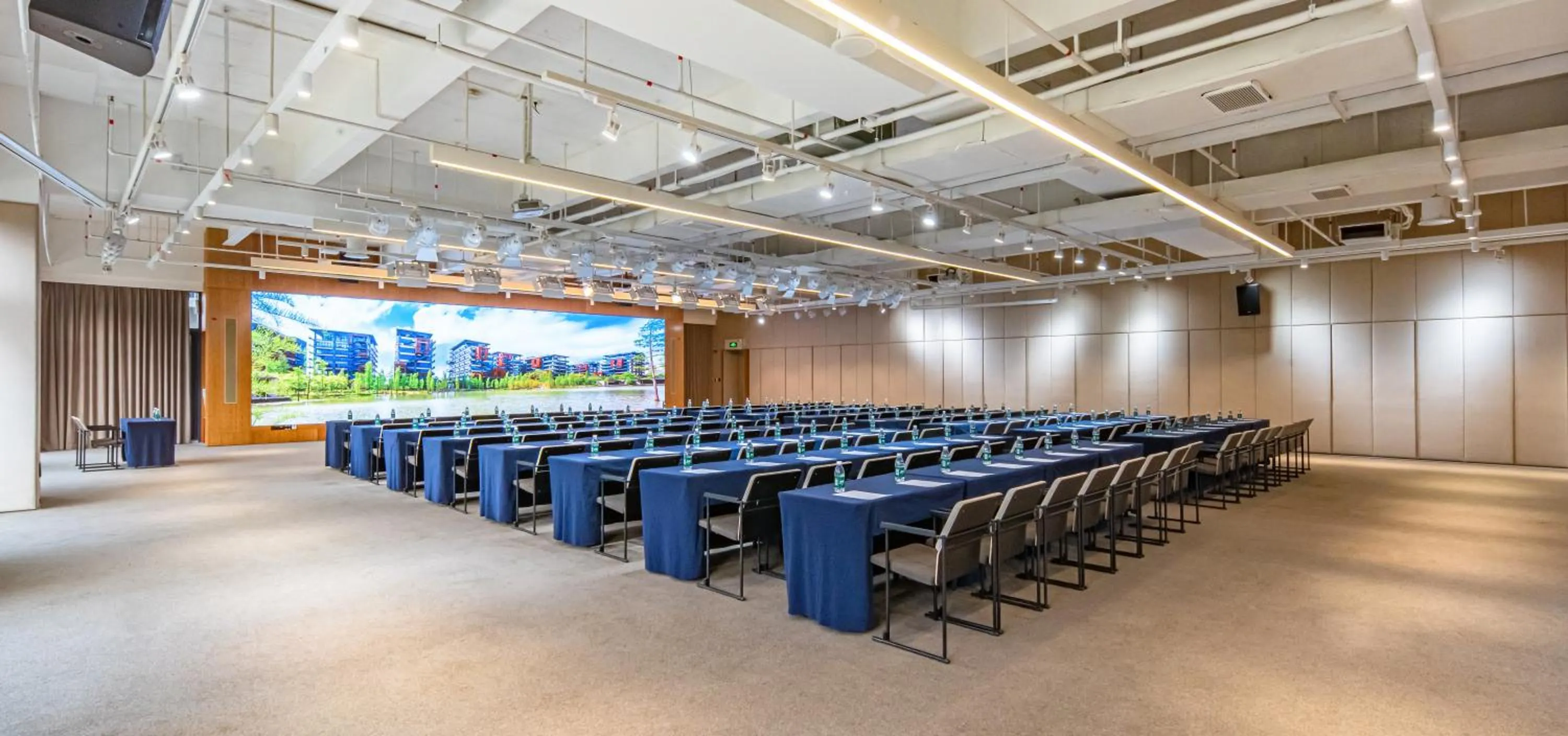 Meeting/conference room in Taihua Wutong Hotel