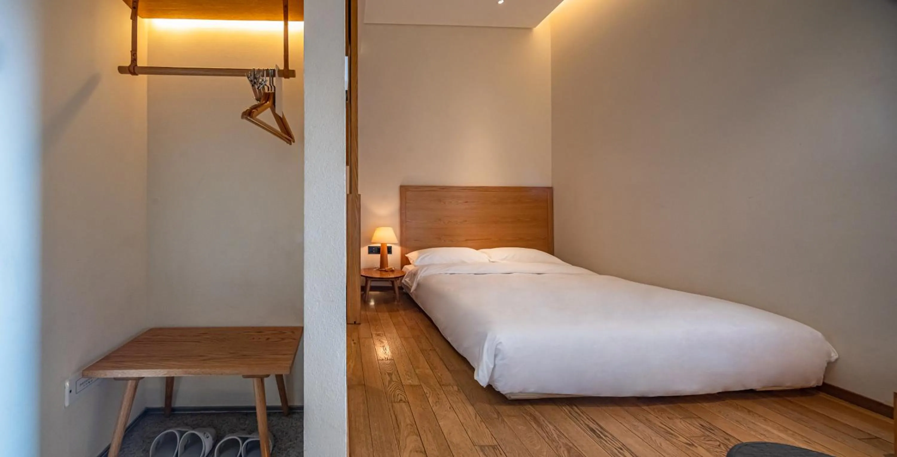 Bed in Taihua Wutong Hotel