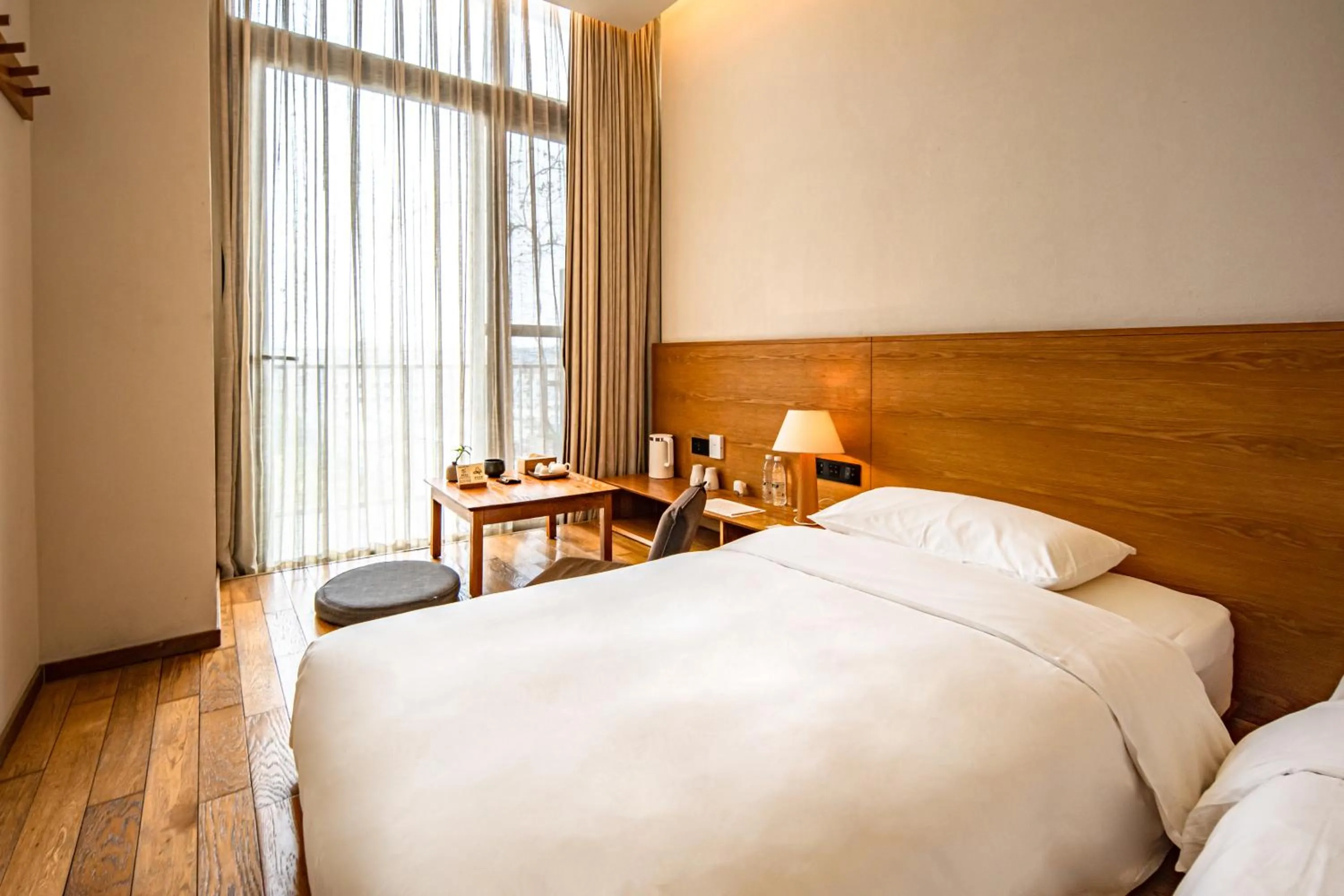 Bed in Taihua Wutong Hotel