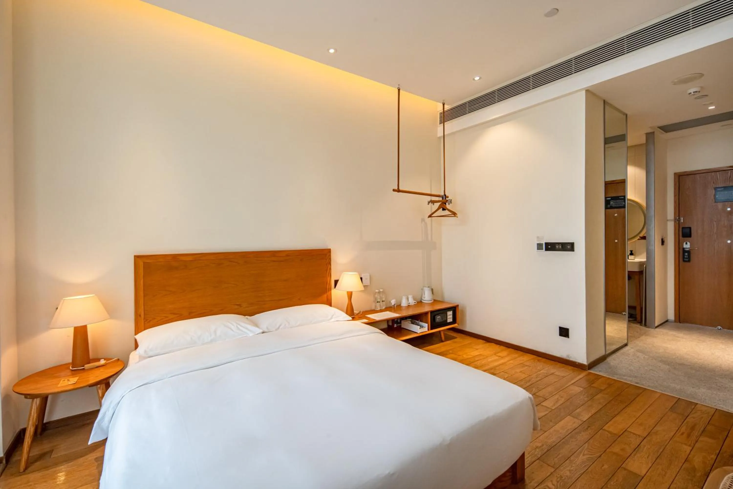 Bed in Taihua Wutong Hotel