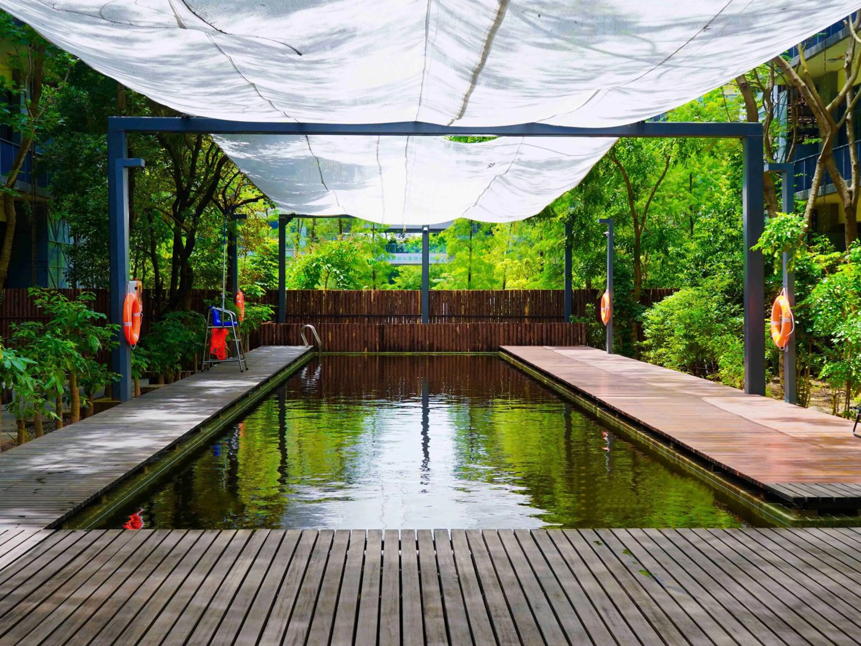 Swimming pool in Taihua Wutong Hotel