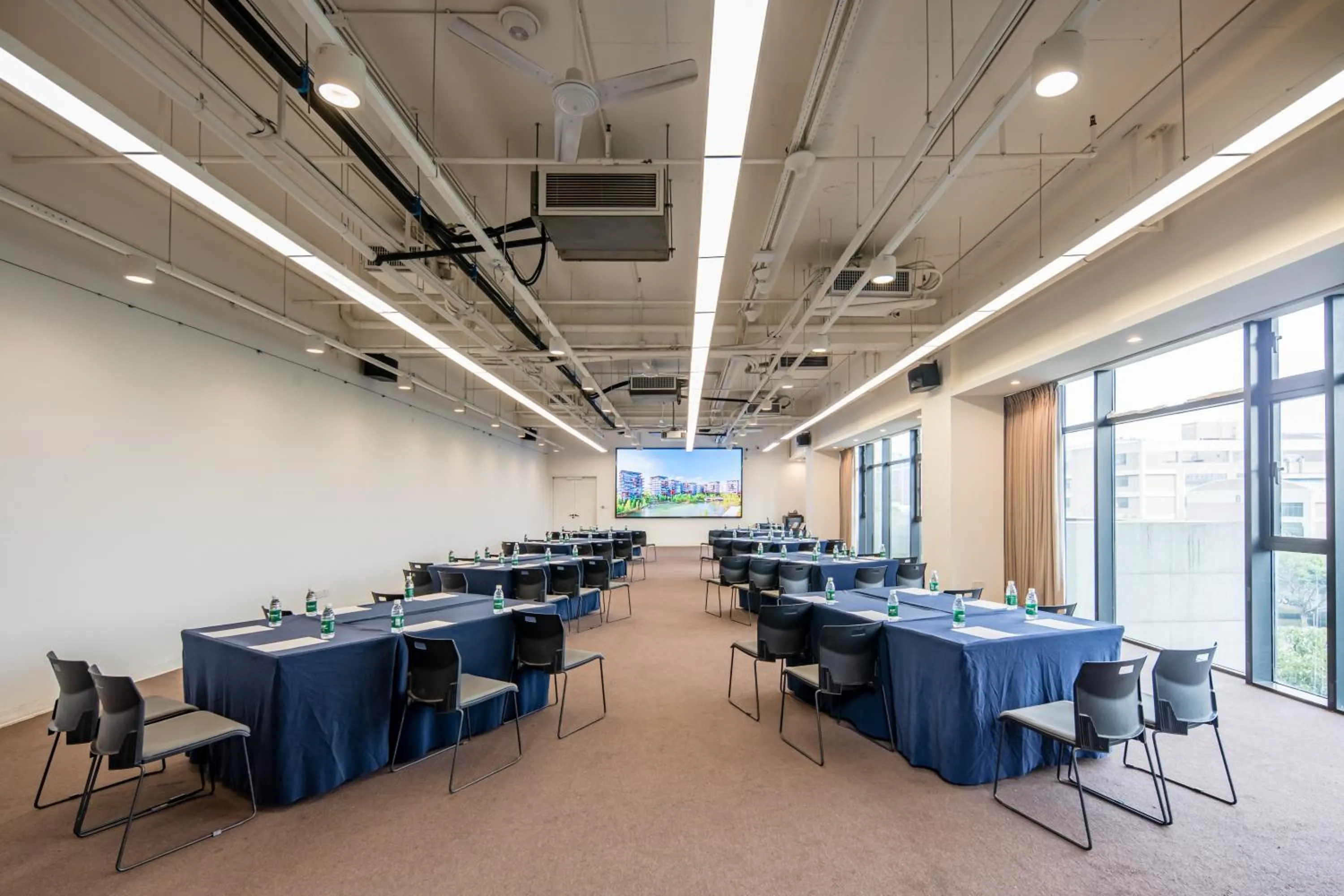 Meeting/conference room in Taihua Wutong Hotel