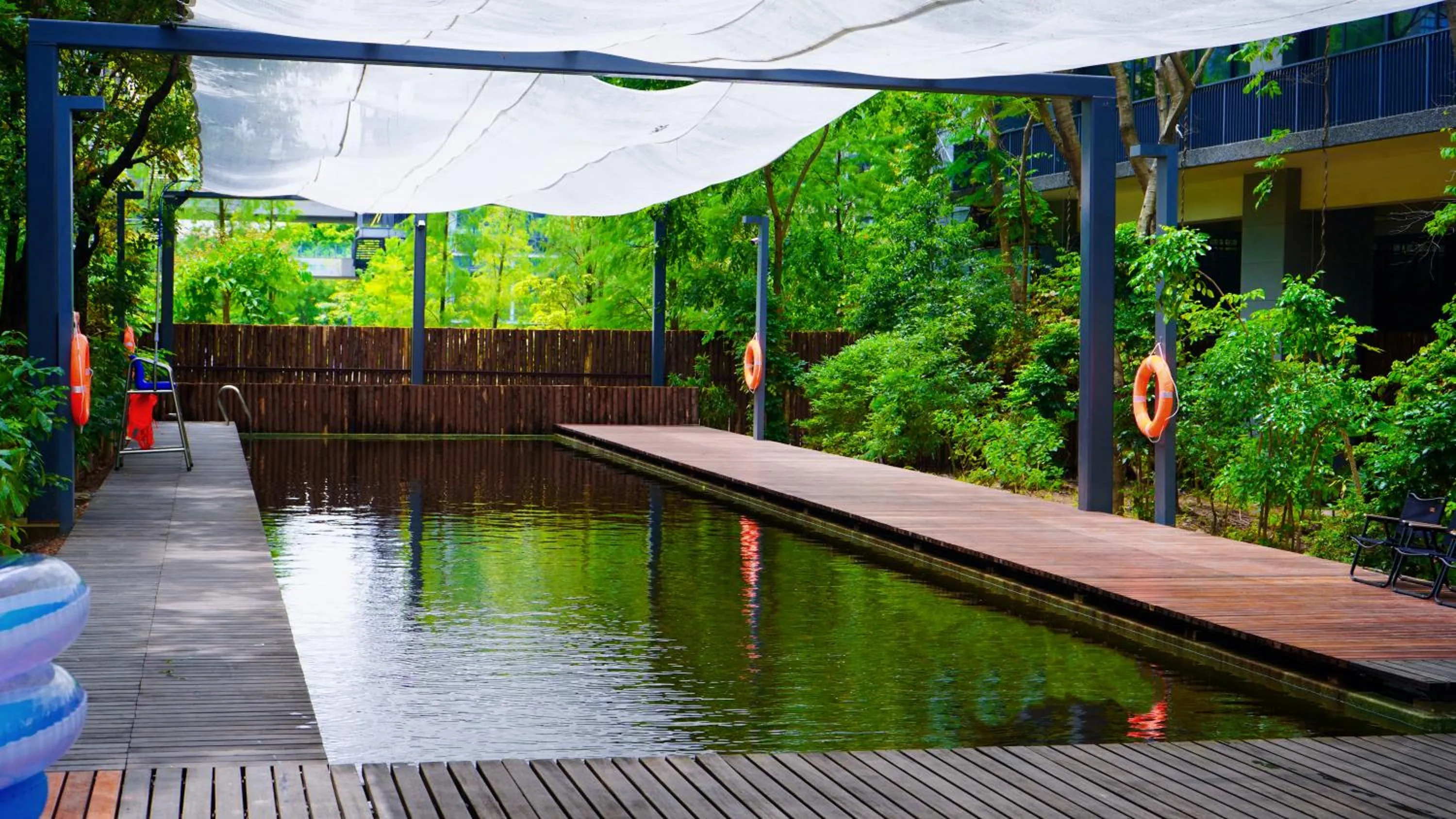 Swimming pool in Taihua Wutong Hotel