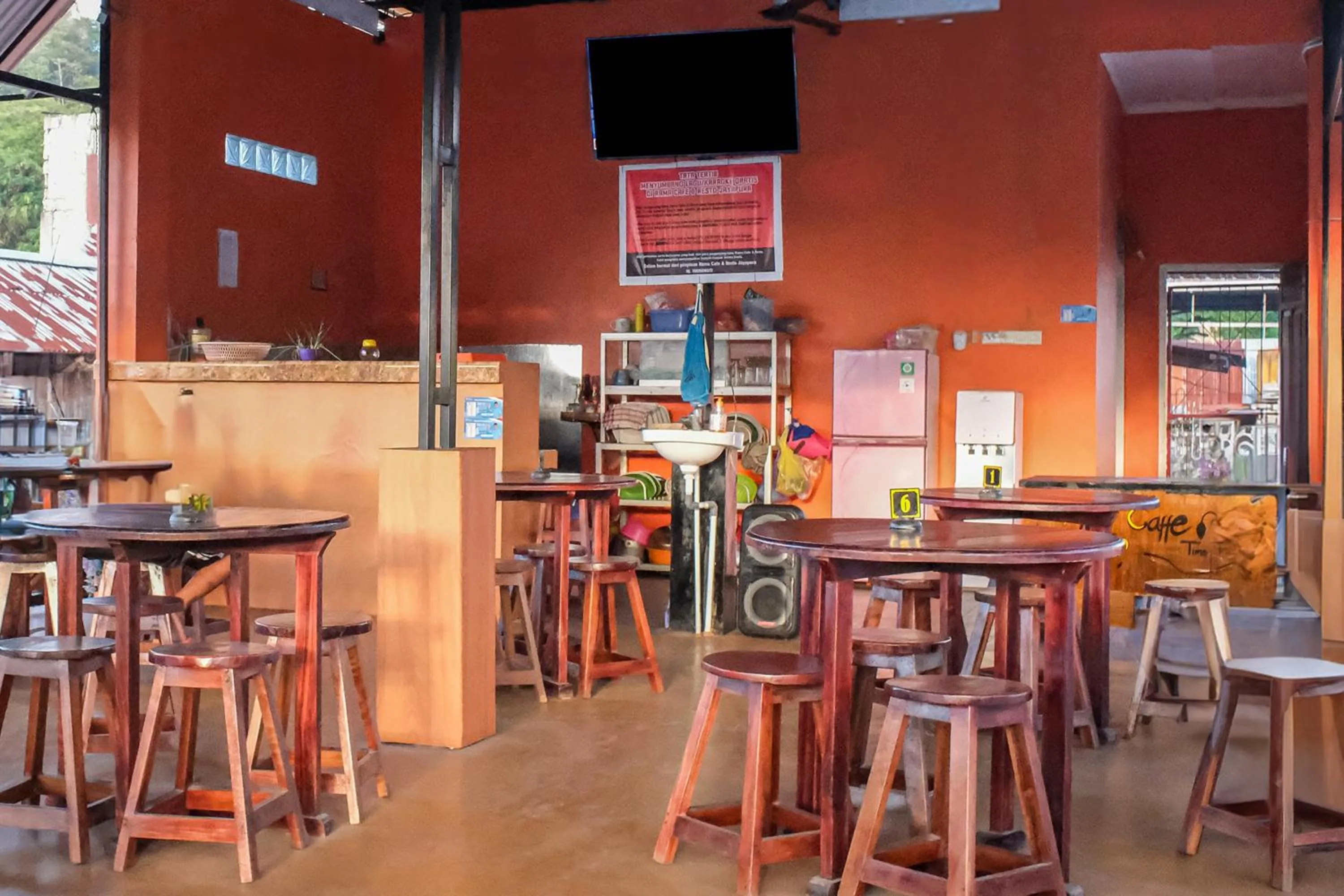 Restaurant/places to eat in OYO 93333 Rama Home Stay