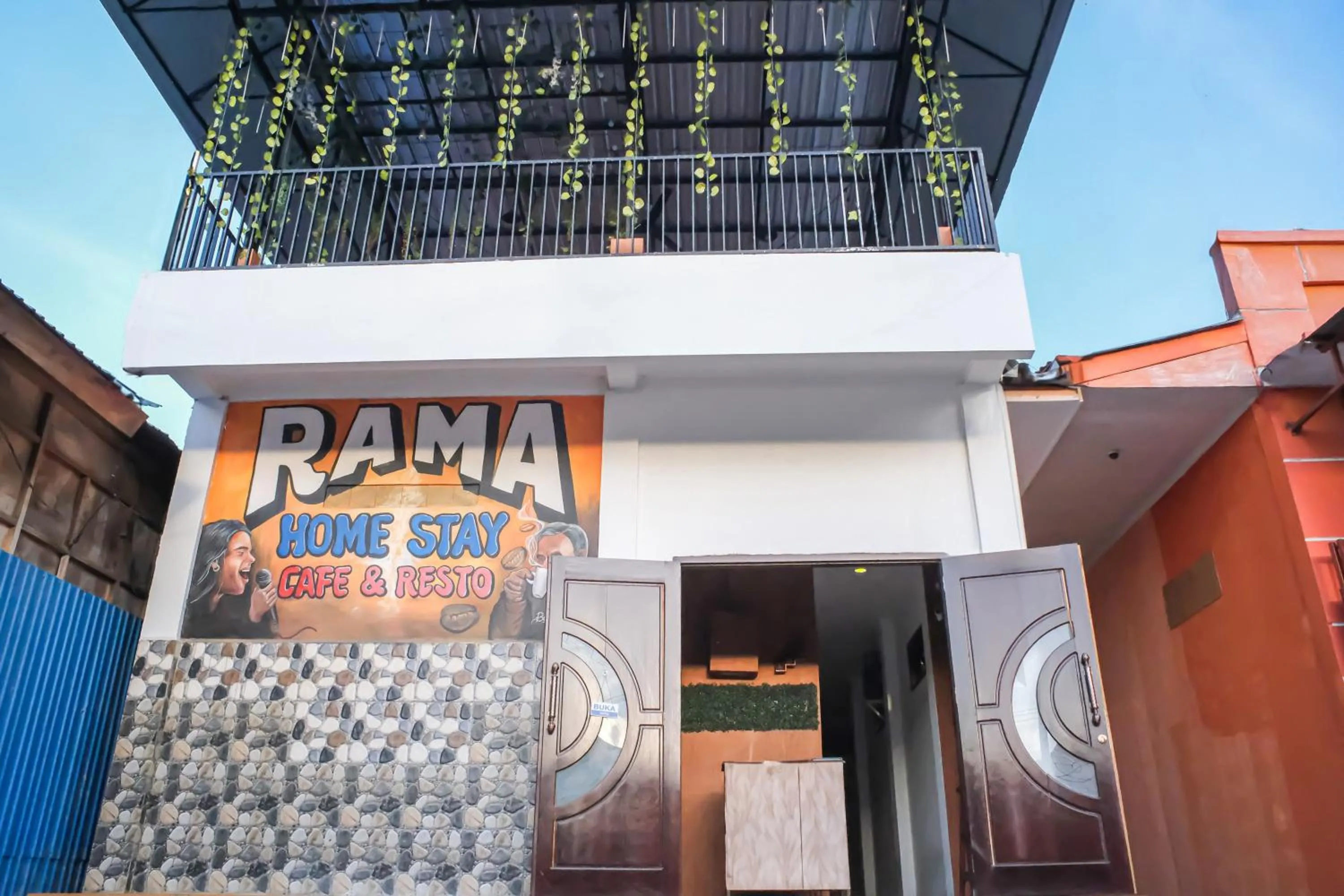 Facade/entrance in OYO 93333 Rama Home Stay