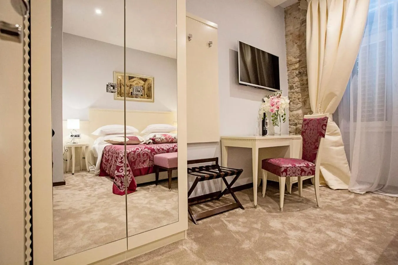 Bed in Heritage Hotel Antique Split